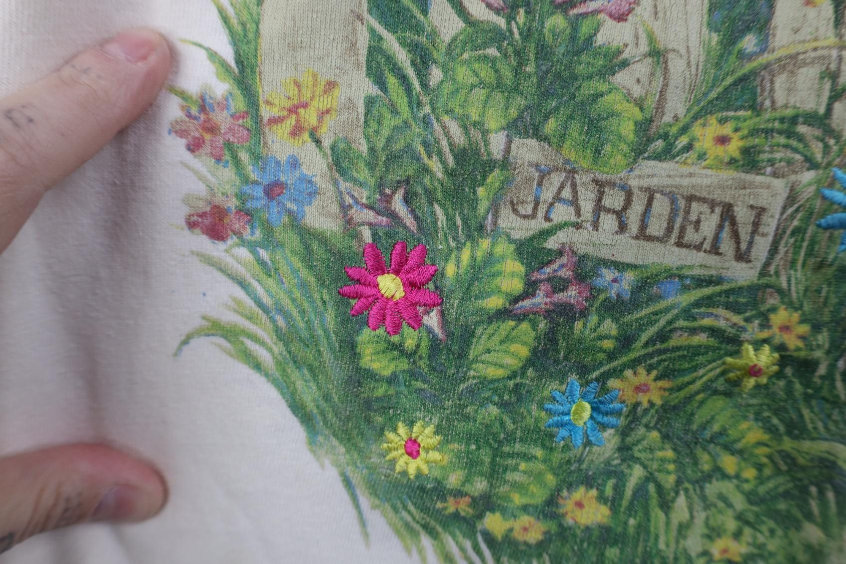 Vintage Vintage 90s Streetwear The Herb Garden T-Shirt Beige USA Size ONE SIZE - 5 Thumbnail