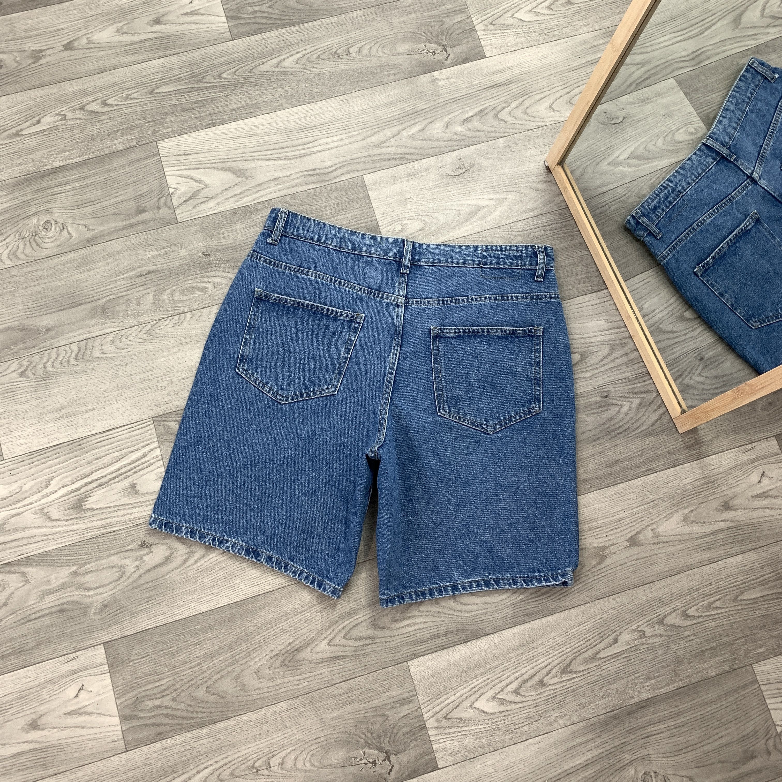 Denim & Co. Denim Co Loose Plain Stonewashed Relaxed Fit No Fade Shorts Size US 34 / EU 50 - 1 Thumbnail