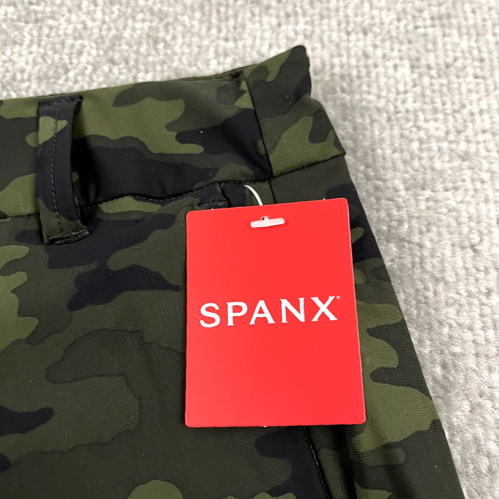 Spanx SPANX Sunshine Shorts Womens XL Inseam 6" Green Camo Stretch Pull On Activewear Casual Summer Women Size 40" / US 18 - 2 Thumbnail