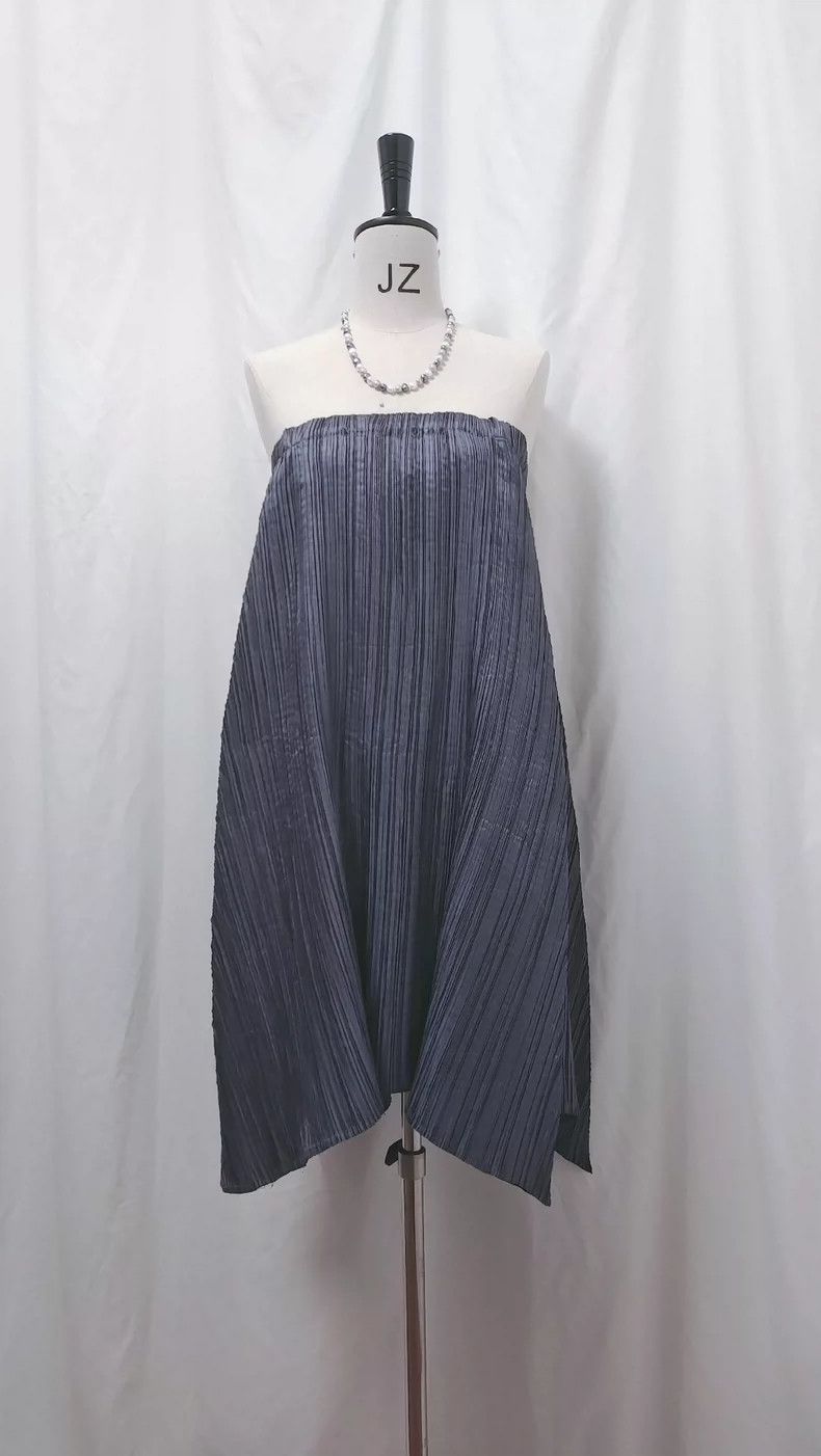 Issey Miyake Issey Miyake size:L Grey main line glossy fishfin skirt Size 22" - 3 Thumbnail