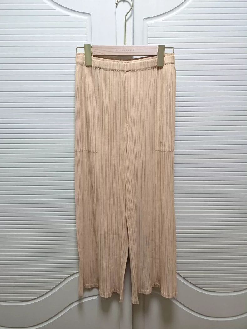 Issey Miyake Issey Miyake size:2 Beige pleated trousers Size 31" - 1 Thumbnail
