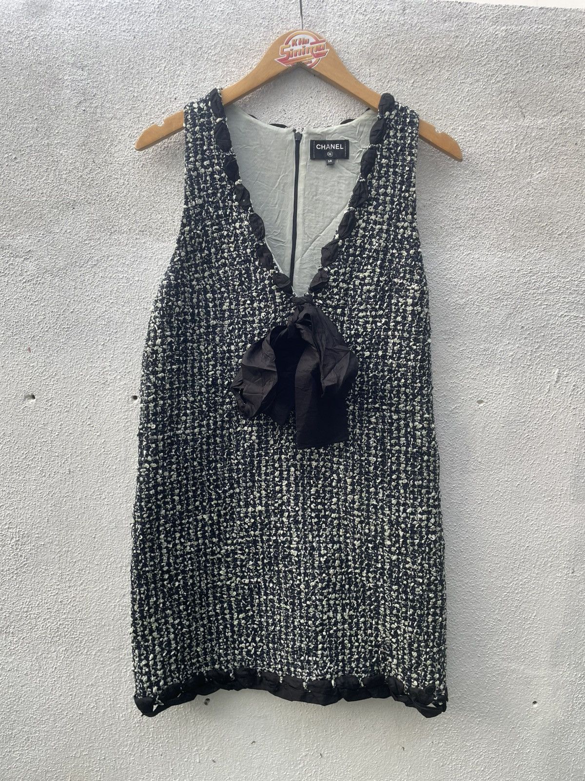 Chanel Authentic CHANEL 2019 tweed V-neck mini dress Size XS / US 0-2 / IT 36-38 - 11 Thumbnail