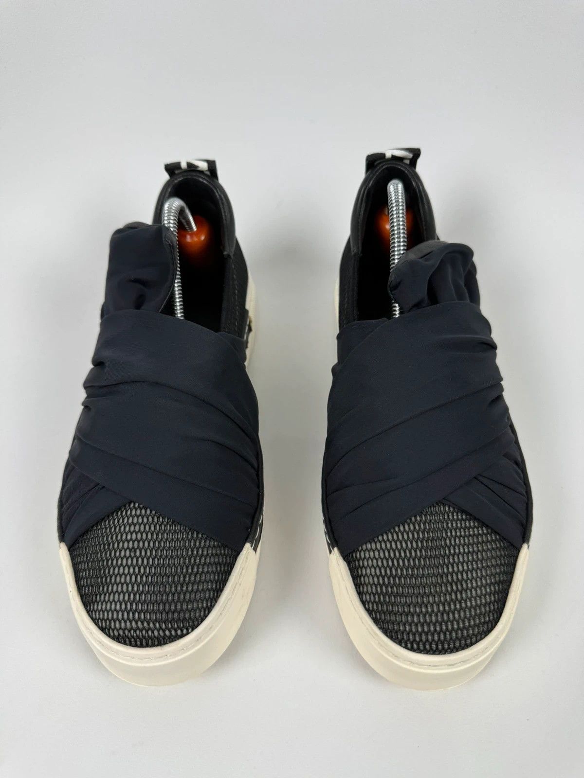 VIC MATI Vic Matie Bow Sneakers size 37 Size US 7 / IT 37 - 2 Thumbnail
