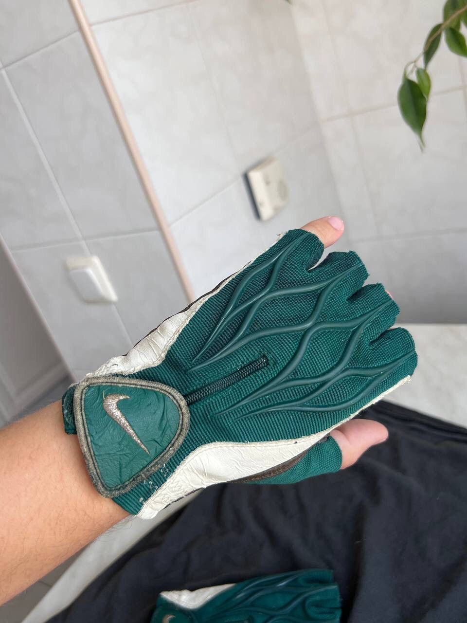 Nike 2000s Nike y2k Drill Gloves Forest Dark Green Geometric RARE Size ONE SIZE - 1 Thumbnail