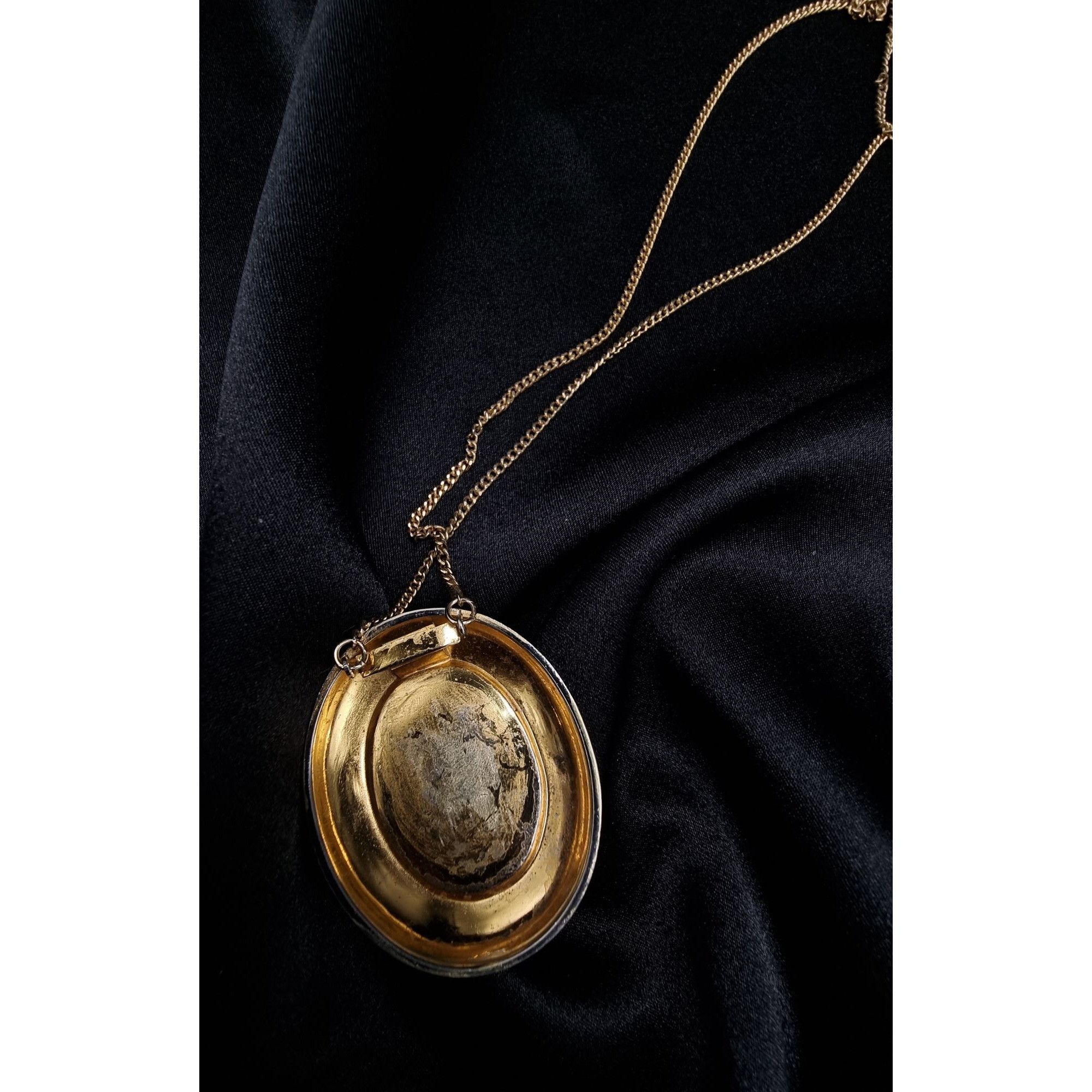 Vintage Vintage 1950s-1960s Gold Black Cameo Necklace With Black Res Size ONE SIZE - 7 Thumbnail