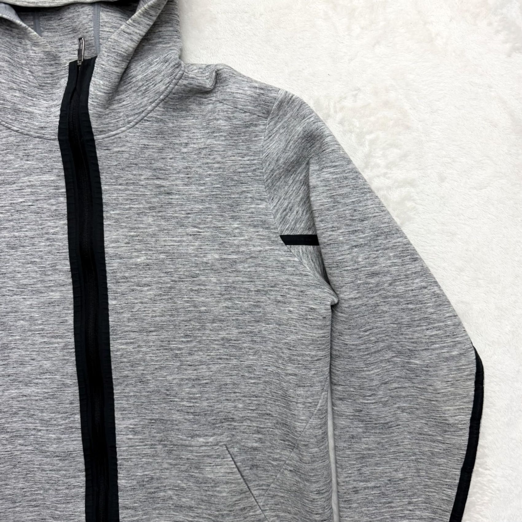 Lululemon Lululemon Jacket Hoodie Tech Mens XL Gray Full Zip Up Athleisure Performance Hoodie Black? Size US L / EU 52-54 / 3 - 3 Thumbnail