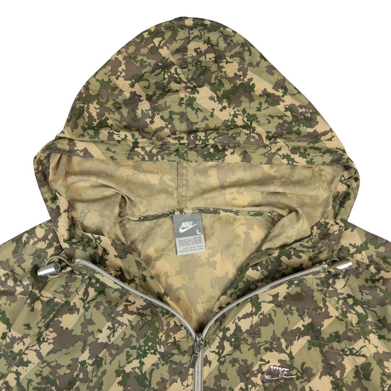 Nike Vintage Nike Camo Zip Up Jacket Size L Size US L / EU 52-54 / 3 - 3 Thumbnail