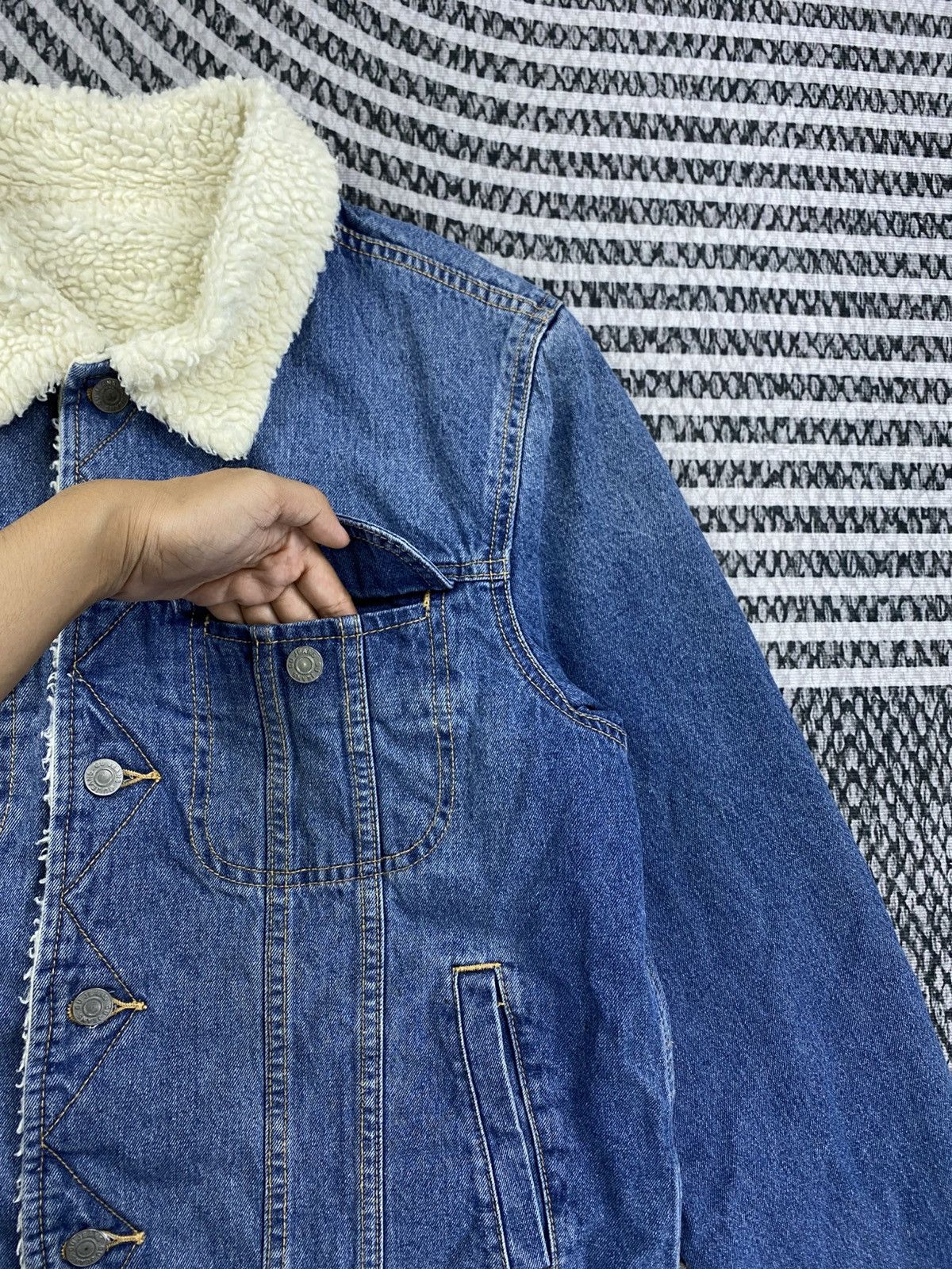 GU GU Japan Blue Wash Denim Sherpa Trucker Jacket Size US M / EU 48-50 / 2 - 8 Thumbnail