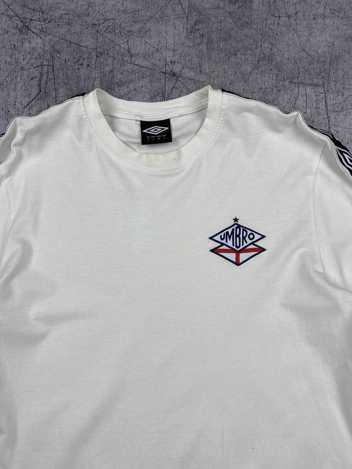 Umbro Umbro England Soccer Jersey Lampas Tee T Shirt Size US L / EU 52-54 / 3 - 4 Thumbnail