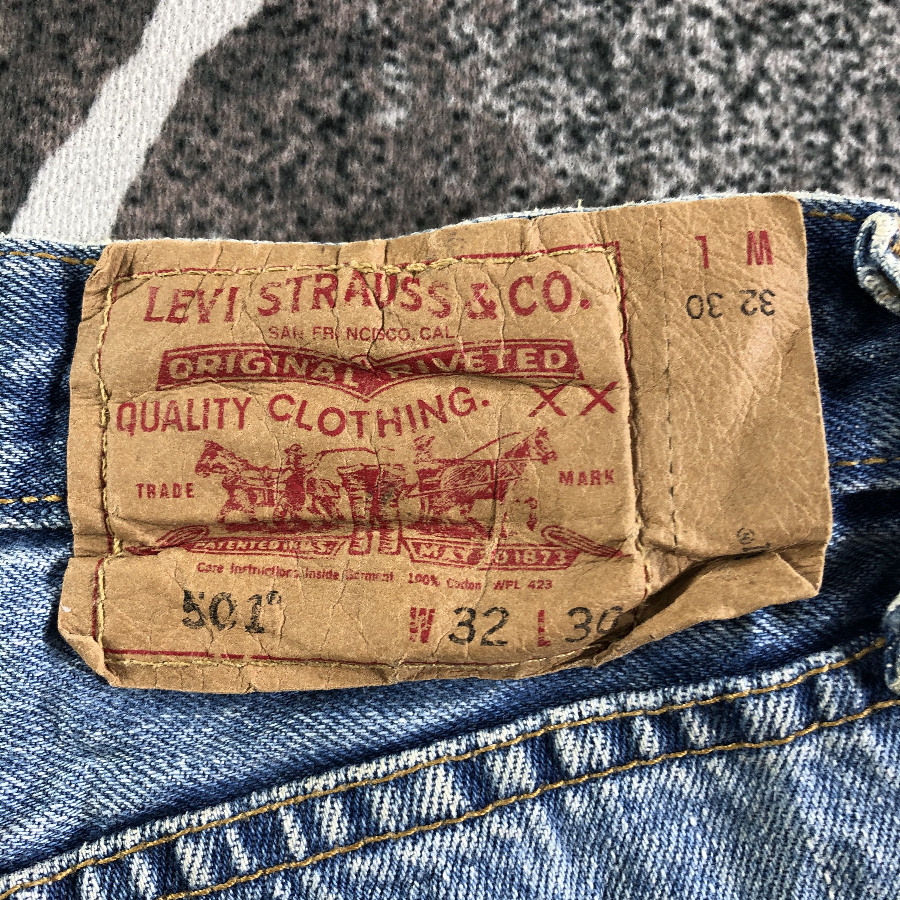 Levi's Vintage Levis 501 Jeans Medium Wash Denim KJ3120 Size US 32 / EU 48 - 5 Thumbnail