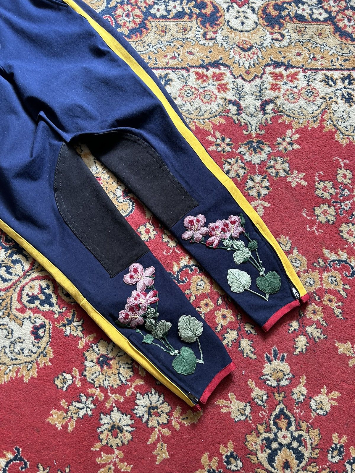 Gucci Gucci Side Stripe Flower Leggings pants size-38 Size 26" / US 2 / IT 38 - 3 Thumbnail