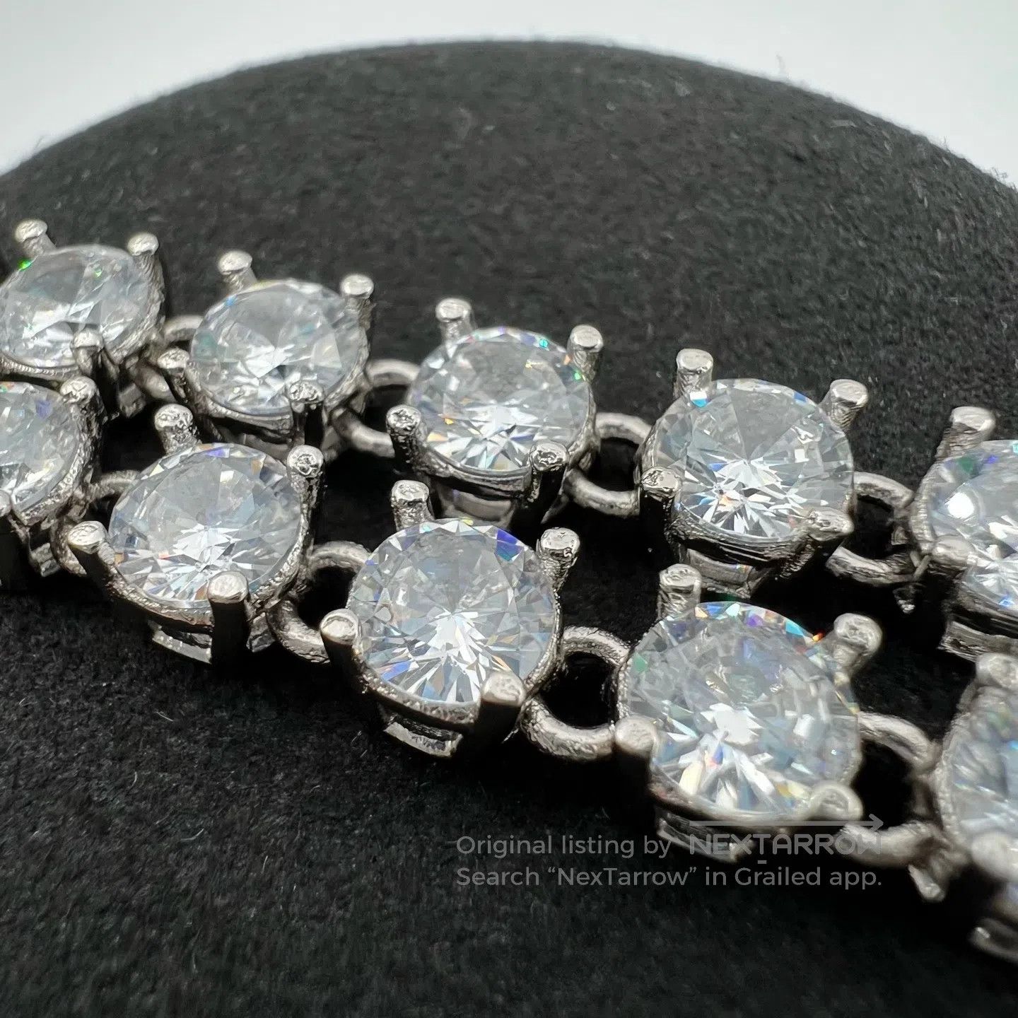 Louis Vuitton Louis Vuitton Crystals: Zircon White Flower Bracelet Size ONE SIZE - 5 Thumbnail