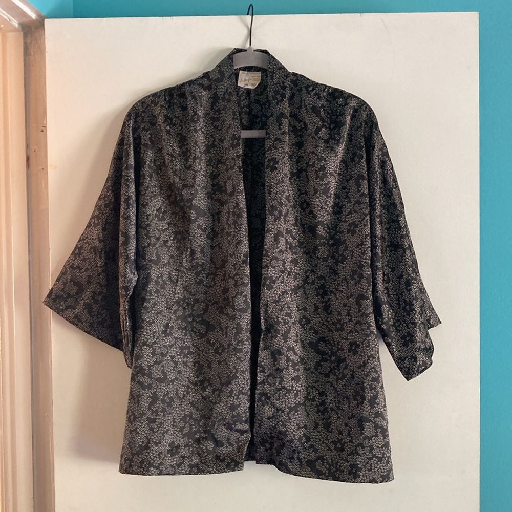 Vintage Vintage LeVoy’s Casual Kimono Style Half Sleeve Top White Floral on Black Size ONE SIZE - 6 Thumbnail
