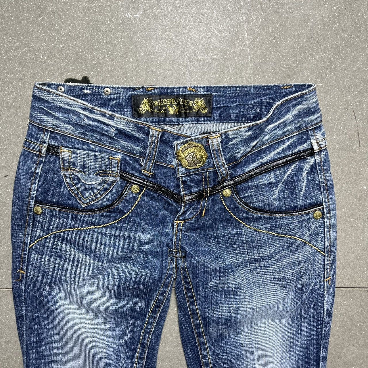 If Six Was Nine × Japanese Brand × Le Grande Bleu (L.G.B.) Red Pepper Wings Flare Jeans Size 30" / US 8 / IT 44 - 3 Thumbnail