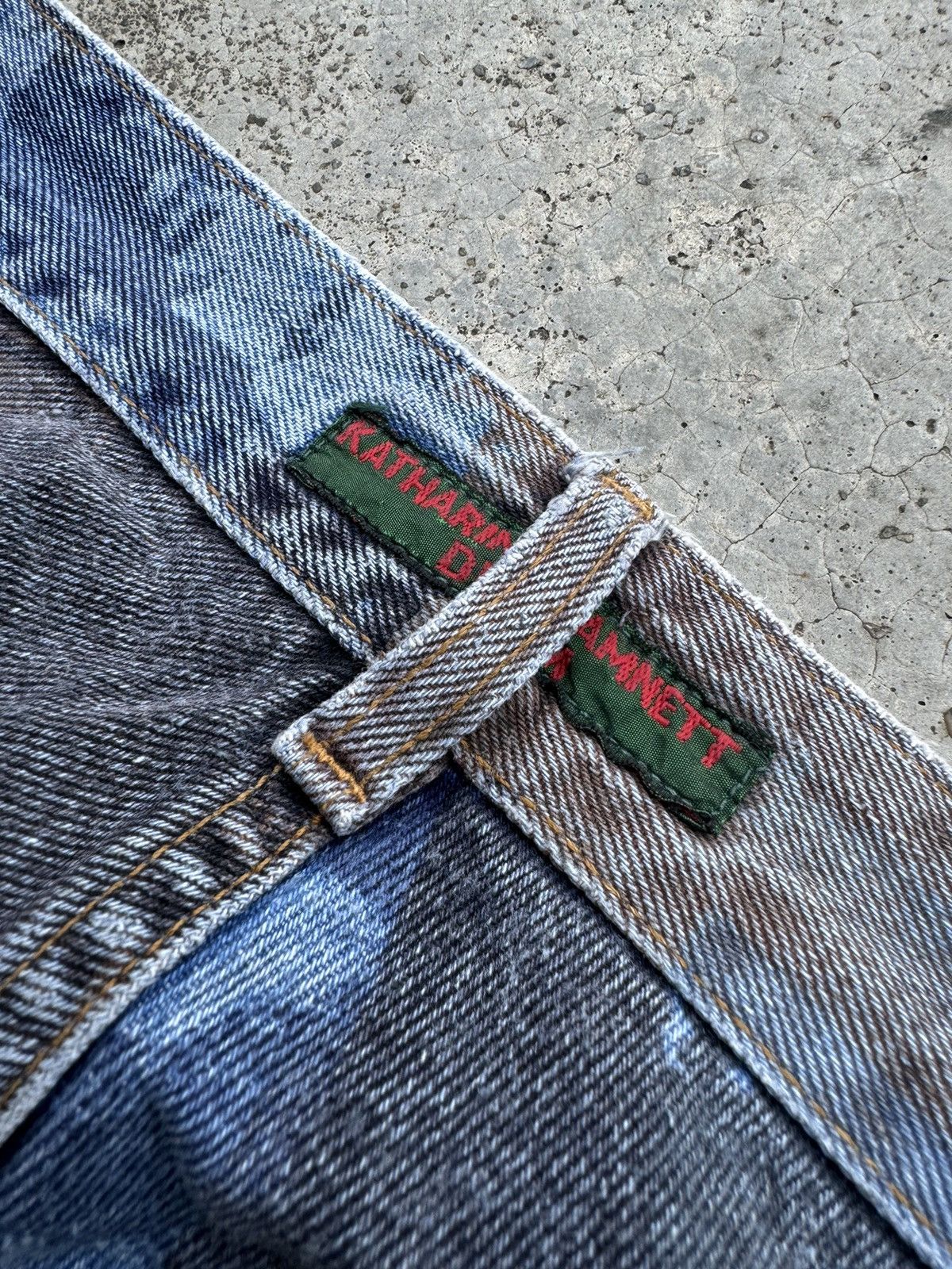 Katharine Hamnett London RARE Design🔥Vintage Katharine Hammett printed denim jeans Size US 31 - 19 Thumbnail