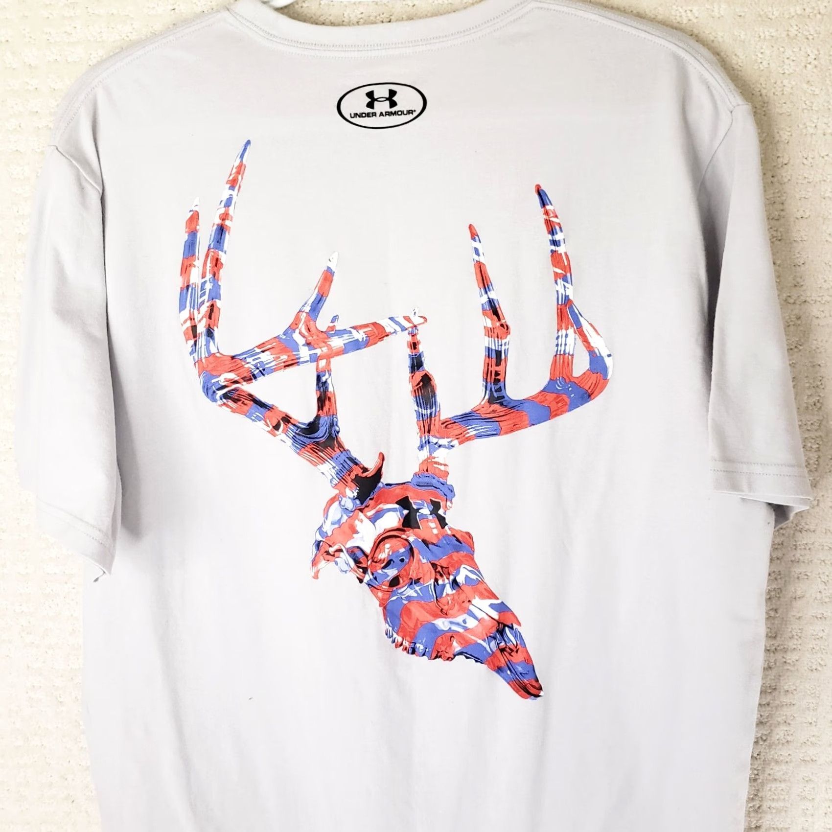 Under Armour UNDER ARMOUR Mens L Short Sleeve HeatGear Shirt Loose Fit Deer Rack White Shirt Size US L / EU 52-54 / 3 - 6 Thumbnail