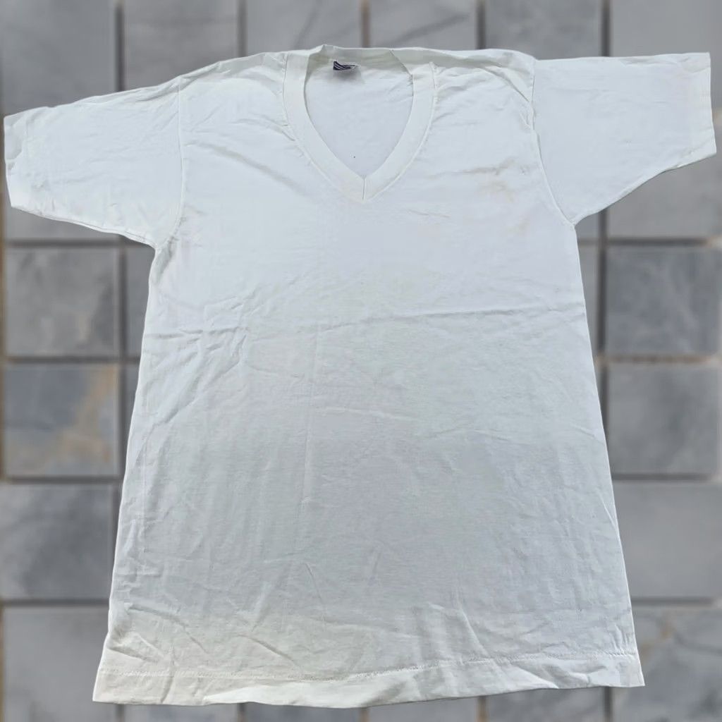 Vintage VINTAGE B.V.D Undershirt T-Shirt Mens S White V-Neck 90s Classic Retro Cotton Jersey Size US S / EU 44-46 / 1 - 1 Thumbnail