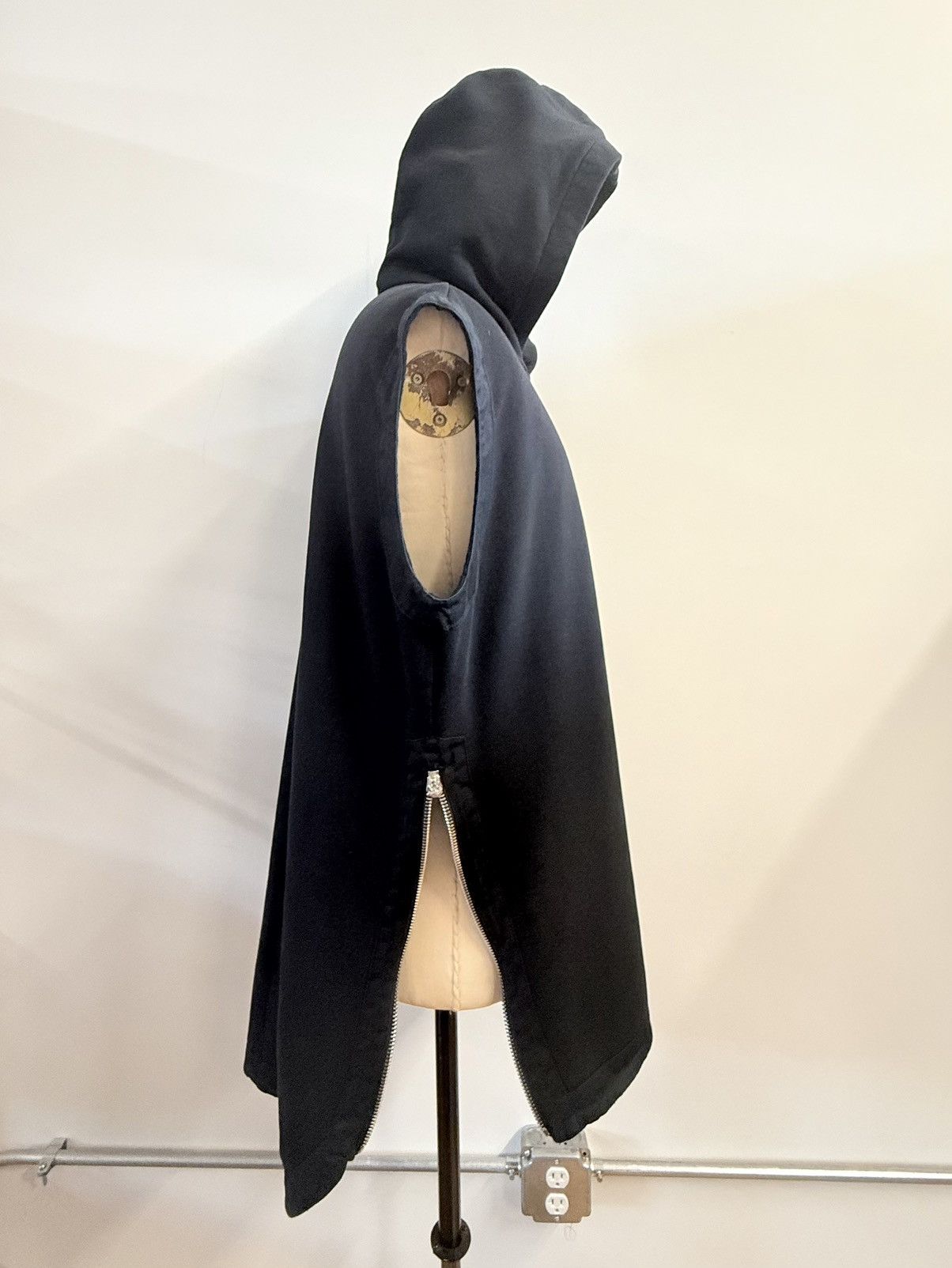 Givenchy GIVENCHY PARIS — Sleeveless Side-Zip Hoodie Vest Black | XL Size US XL / EU 56 / 4 - 8 Thumbnail