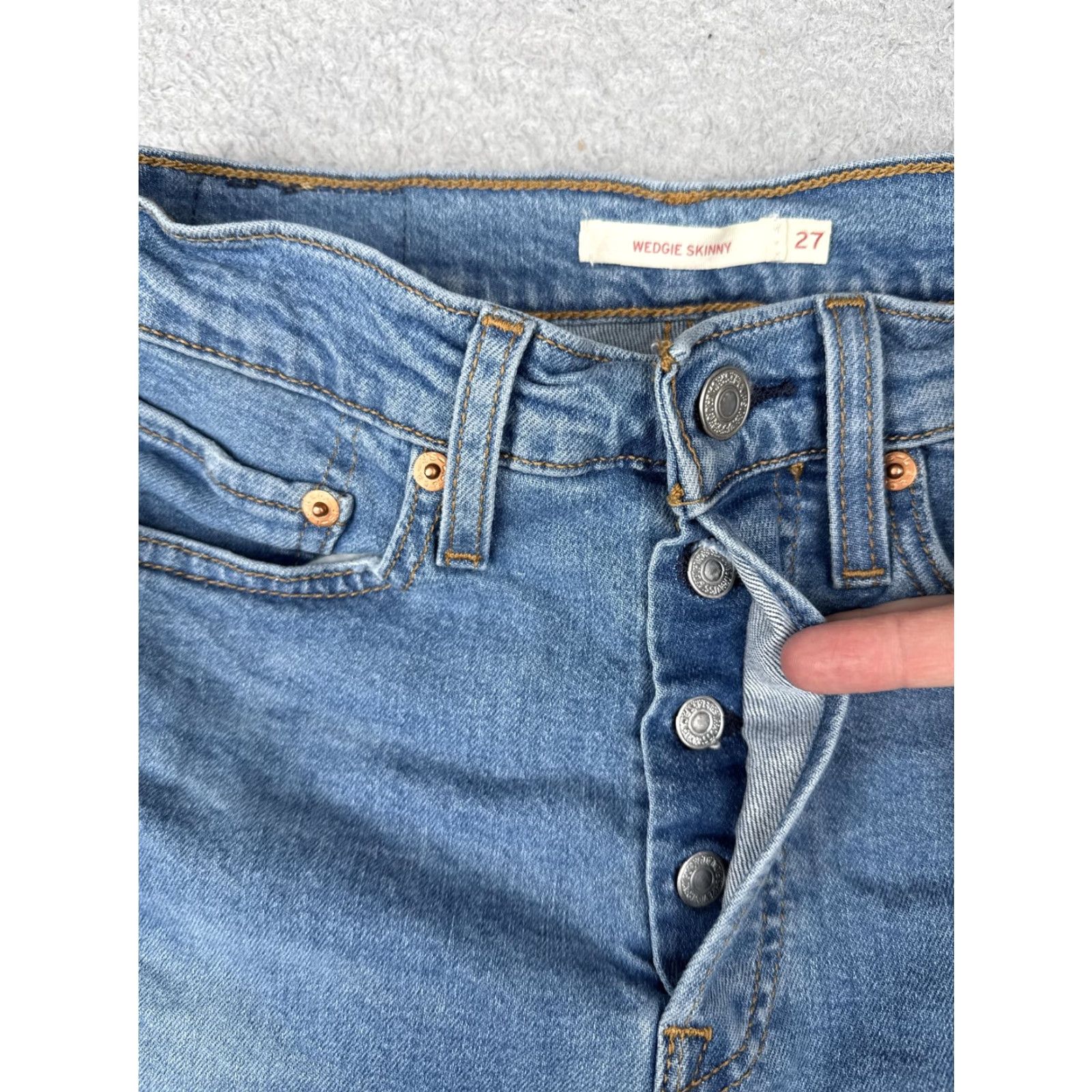 Levi's VINTAGE Levis Wedgie Shorts Women 27x4 Blue Denim High Rise Cutoff Distressed Frayed Hem Jeans Shorts Women Size 27" / US 4 / IT 40 - 6 Thumbnail