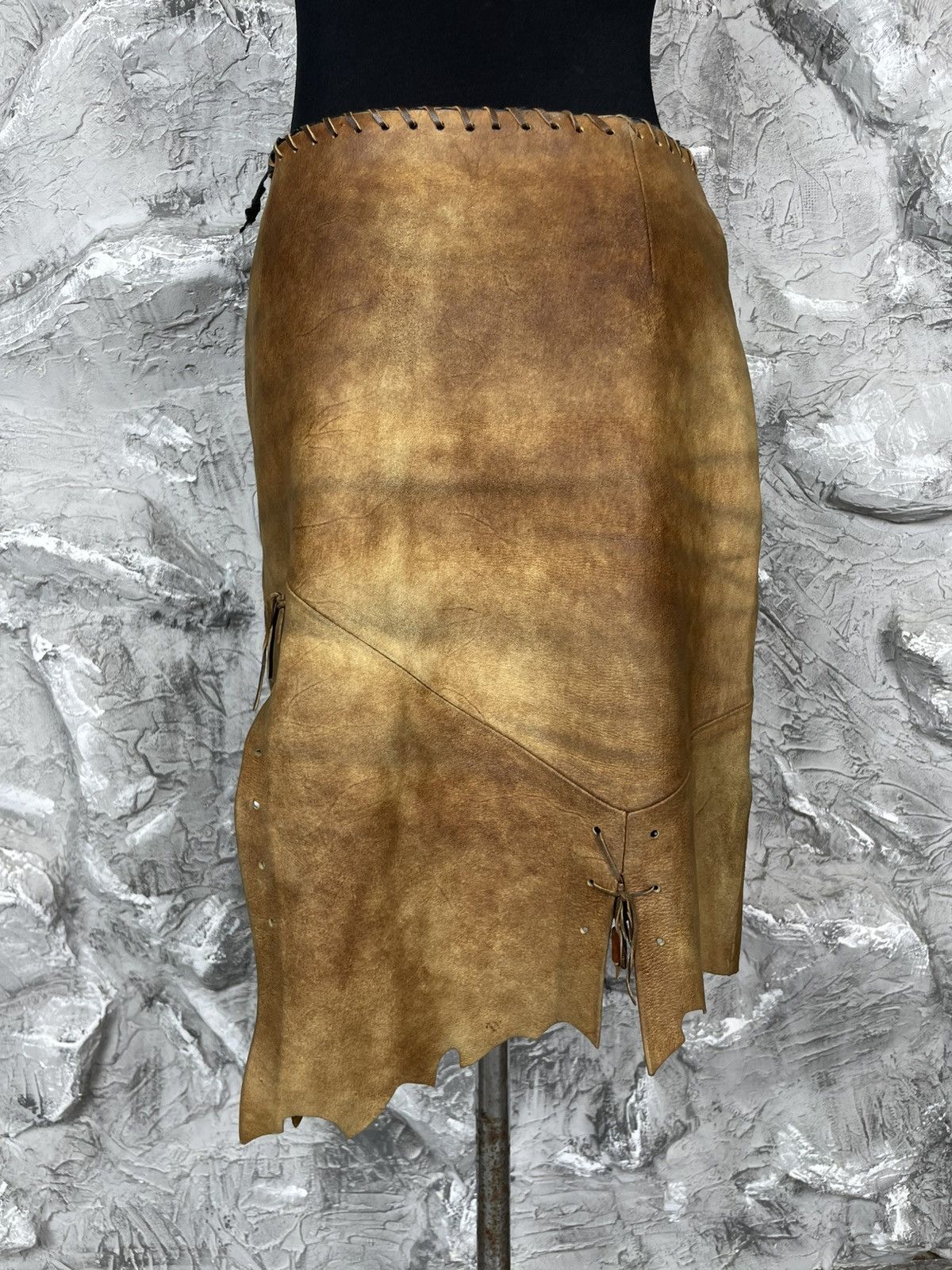 If Six Was Nine × Le Grande Bleu (L.G.B.) Primitive Post-Apocalyptic Fashion Vintage Leather Skirt Size 26" / US 2 / IT 38 - 5 Thumbnail