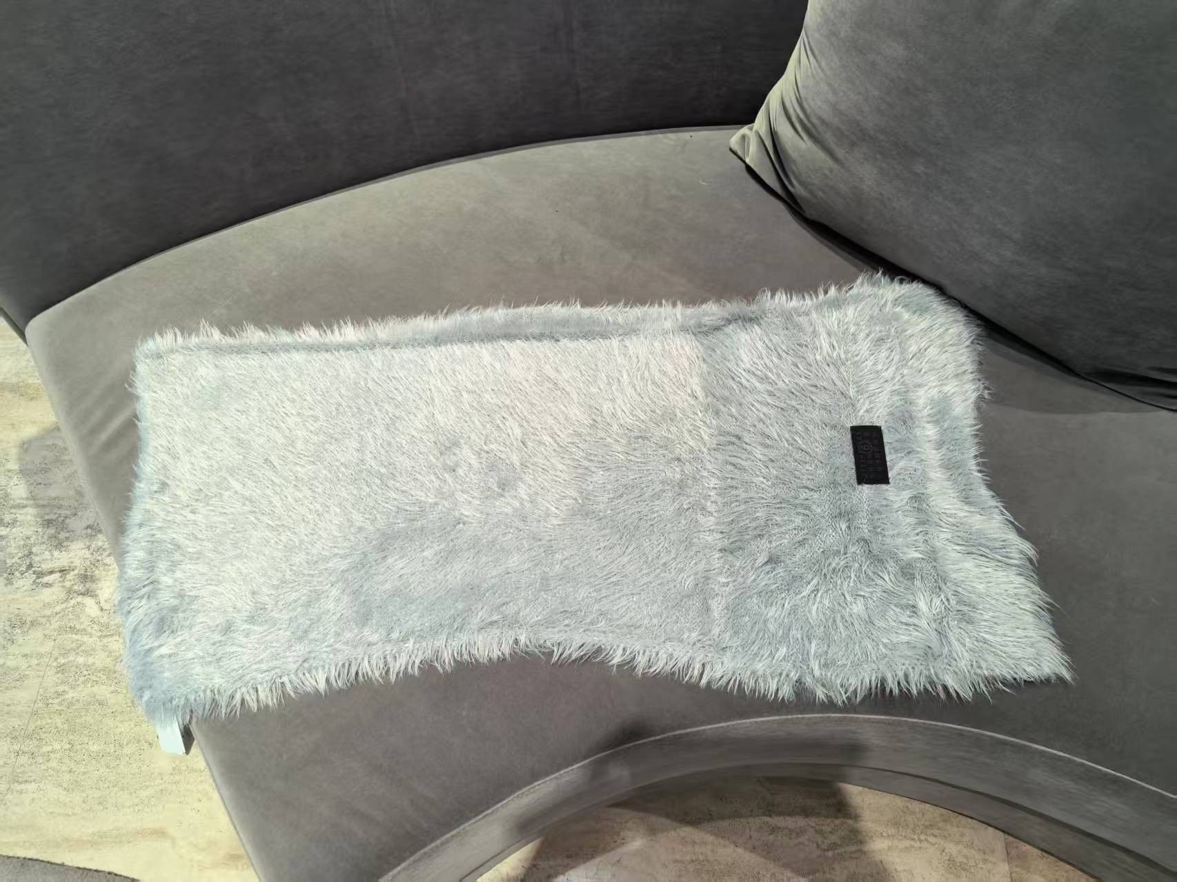 Maison Margiela NWT MM6 Maison Margiela Furry Scarf - Light Grey Size ONE SIZE - 5 Thumbnail