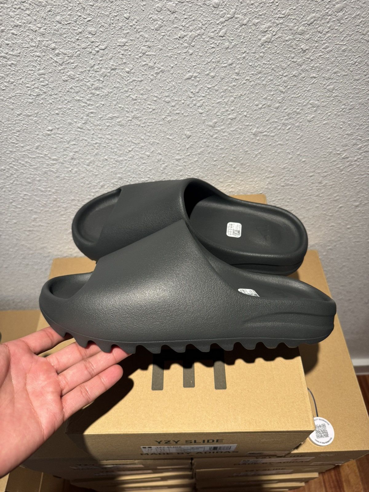 Adidas Yeezy ‘Dark Onyx’ Slide Size US 12 / EU 45 - 2 Thumbnail