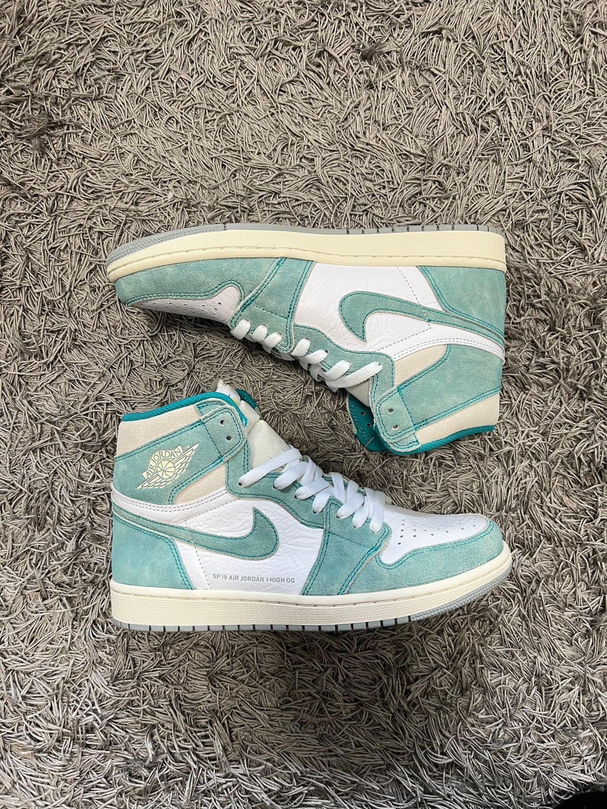 Nike Jordan 1 retro high Turbo Green Size US 9 / EU 42 - 1 Thumbnail