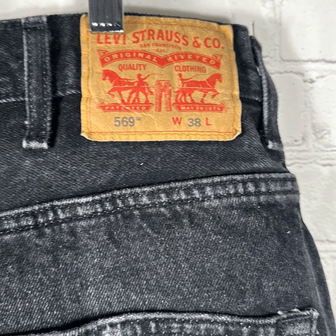 Levi's Levi’s 569 Loose Straight Distressed Black Jean Shorts Jorts Mens Jeans 38 Short Black Men Size 38 Distressed Blueprint? Size US 38 / EU 54 - 5 Thumbnail
