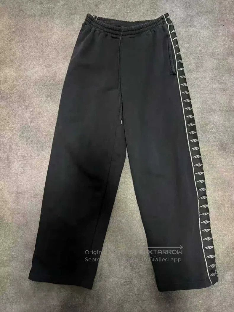 Balenciaga Balenciaga size XS Man United Stripe Logo Cotton Sweatpant Size US 27 - 1 Thumbnail