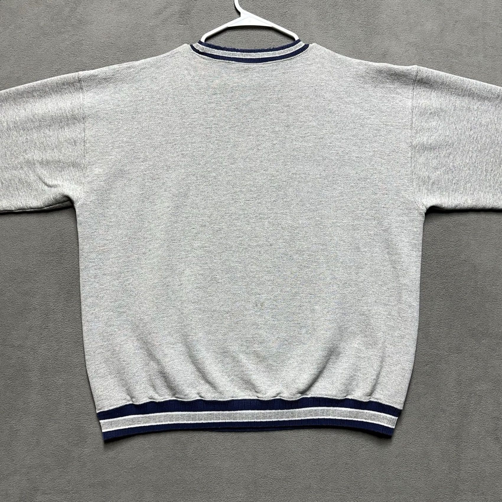Vintage Vintage Notre Dame Sweatshirt Large Gray Crew Neck Fighting Irish Football Mens Size US L / EU 52-54 / 3 - 2 Thumbnail