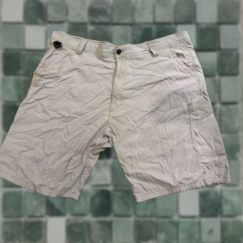 Wrangler Wrangler Cargo Shorts Mens 42 Beige Cargo Pocket Regular Waist 42 Outdoor Stretch Summer Winter Spring Fall Size US 42 / EU 58 - 1 Thumbnail