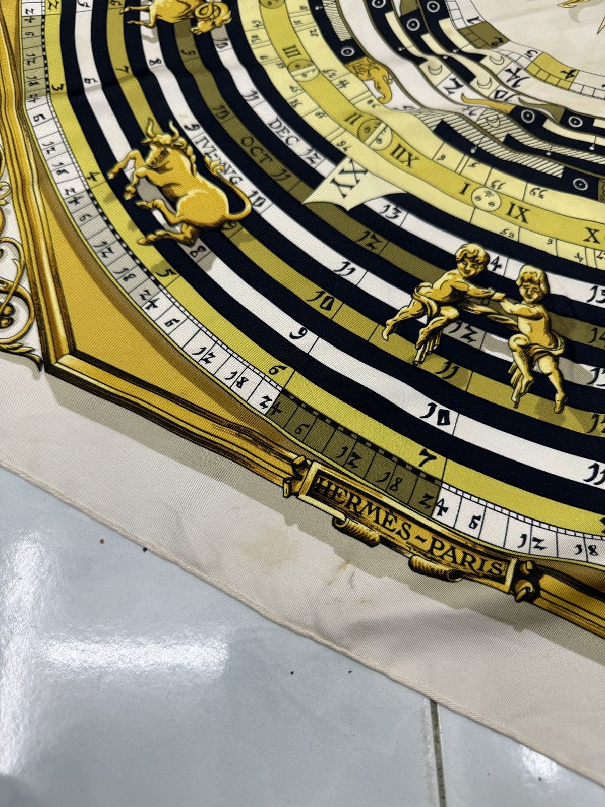 Hermes 🔥🔥🔥AUNTHENTIC VINTAGE HERMES DIES AT HORES SILK SCARF Size ONE SIZE - 7 Thumbnail