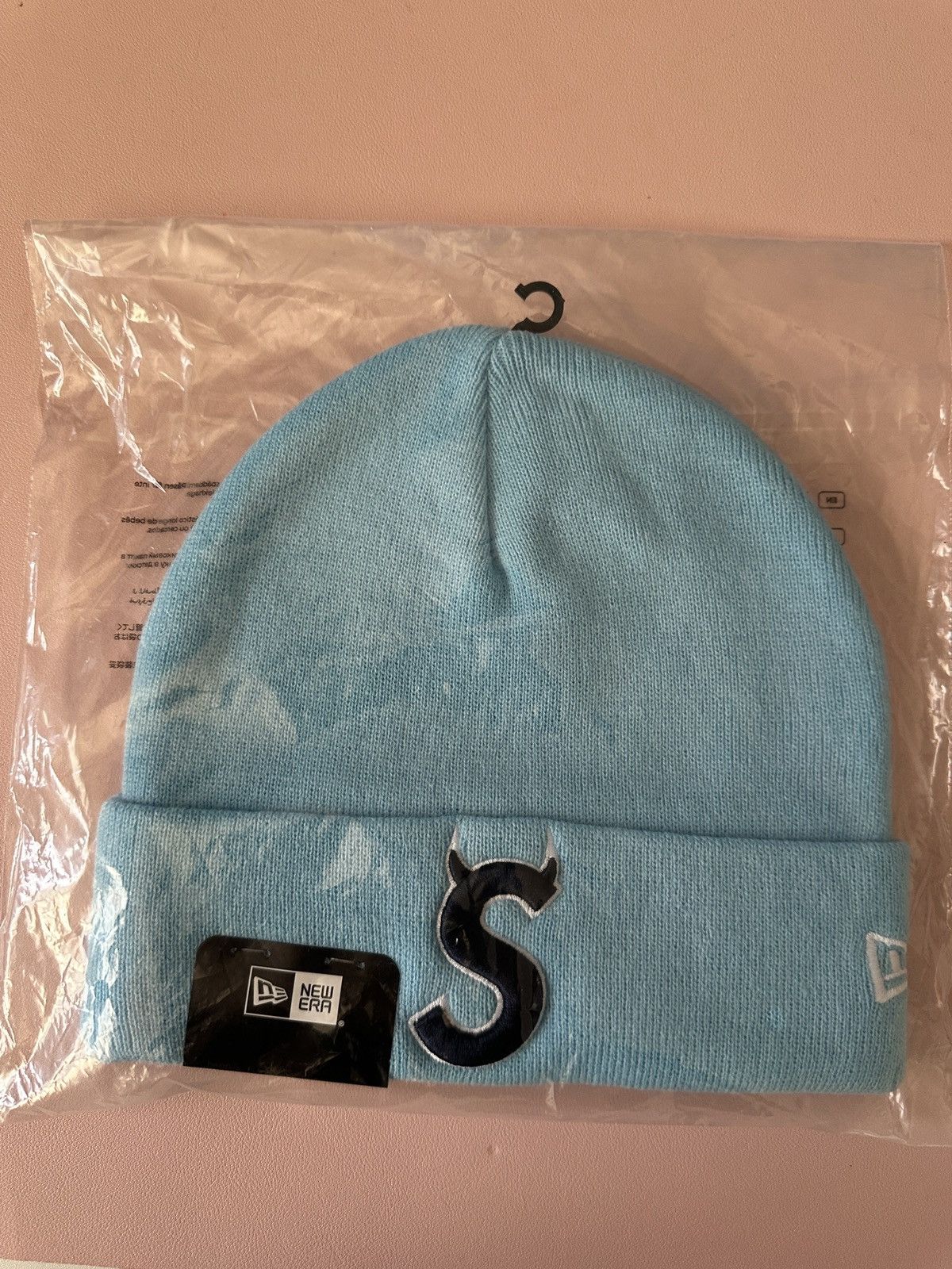 New Era × Supreme New Era® Devil S Logo Beanie Size ONE SIZE - 4 Thumbnail