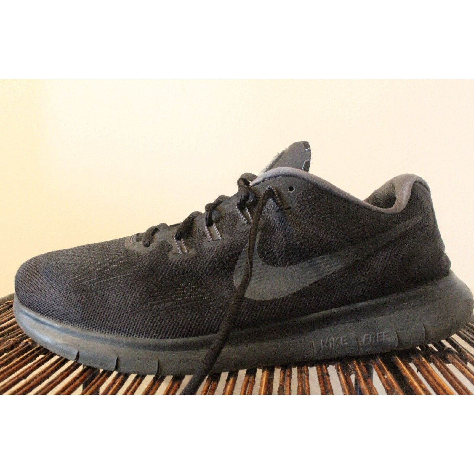 Nike Size 10 - Nike Free RN Commuter 2017 Black Anthracite Size US 10 / EU 43 - 1 Thumbnail