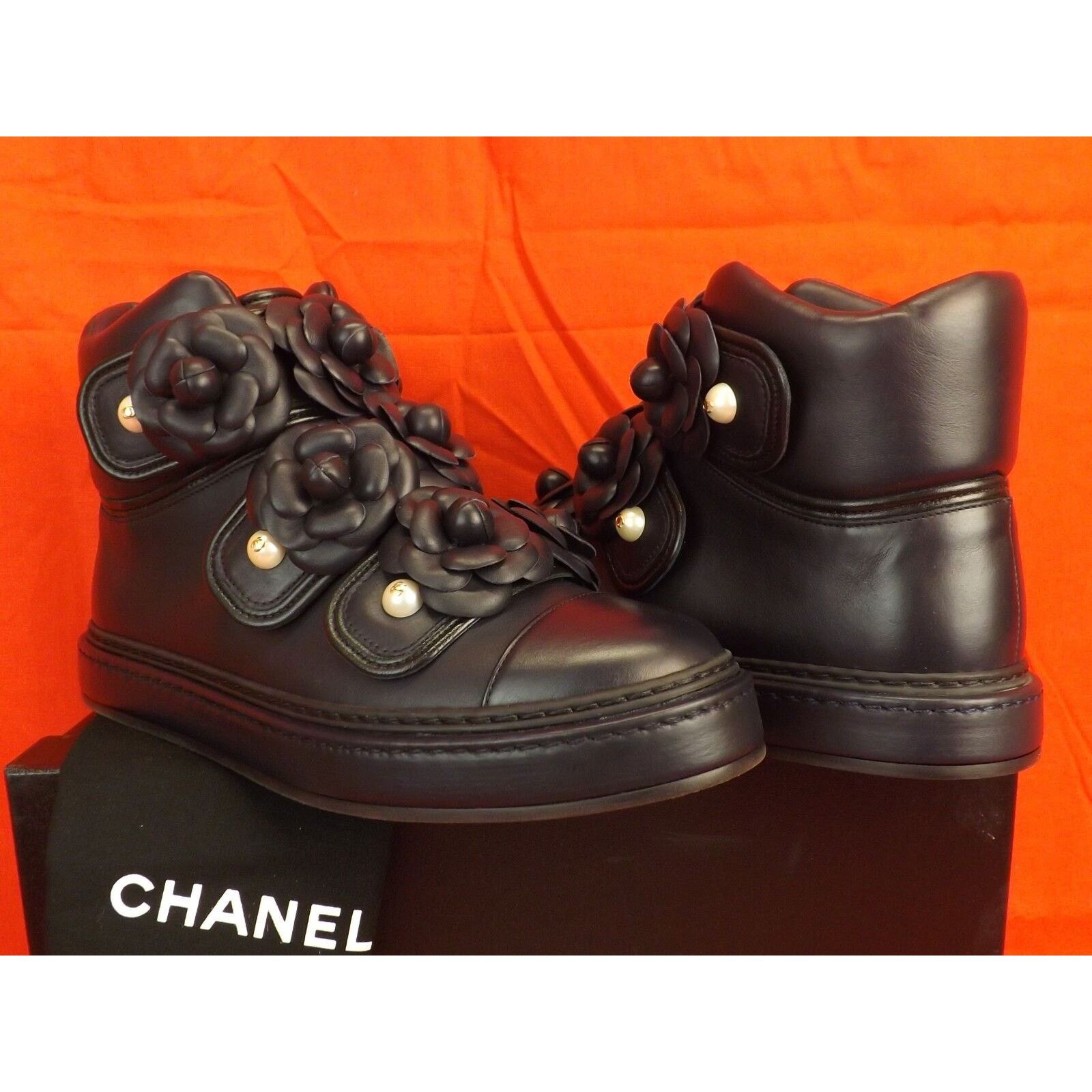 Chanel NAVY LEATHER CAMELLIA FLOWERS PEARLS CC G31628 SNEAKERS 38 Size US 8 / IT 38 - 5 Thumbnail
