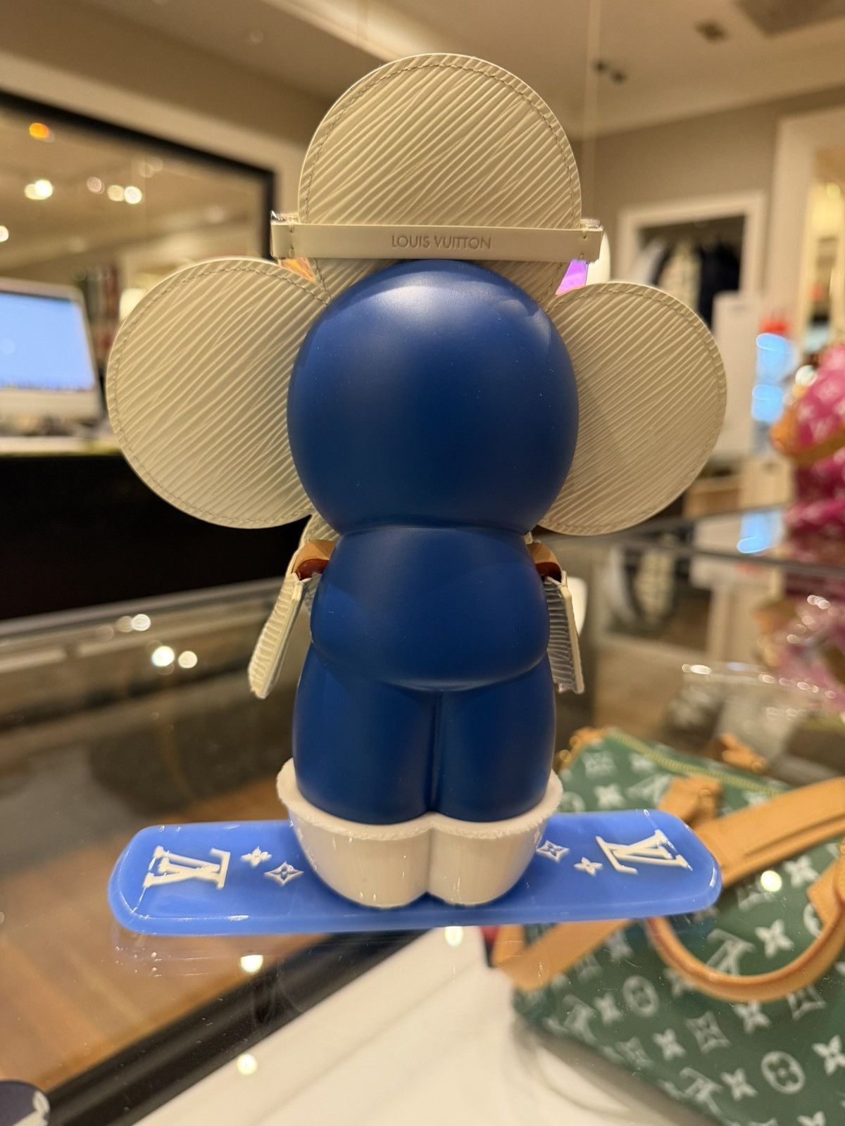 Louis Vuitton Louis Vuitton Snowboard Vivienne Figurine Size ONE SIZE - 5 Thumbnail