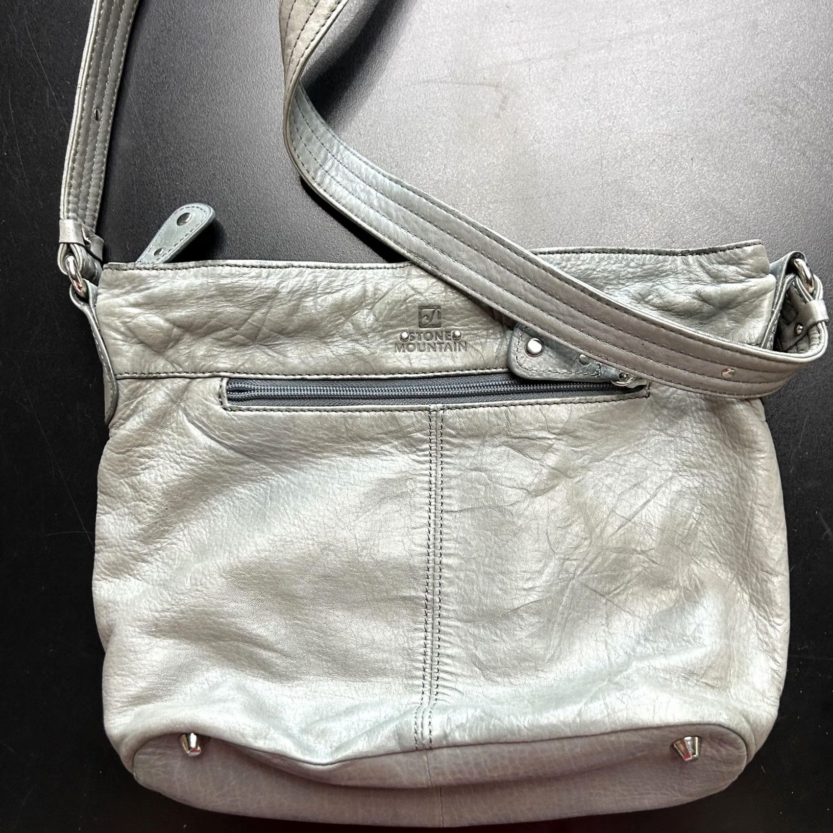 Vintage Stone Mountain Crossbody Bag Womens Medium Gray Leather Zip Pockets Adj Strap Size ONE SIZE - 4 Thumbnail