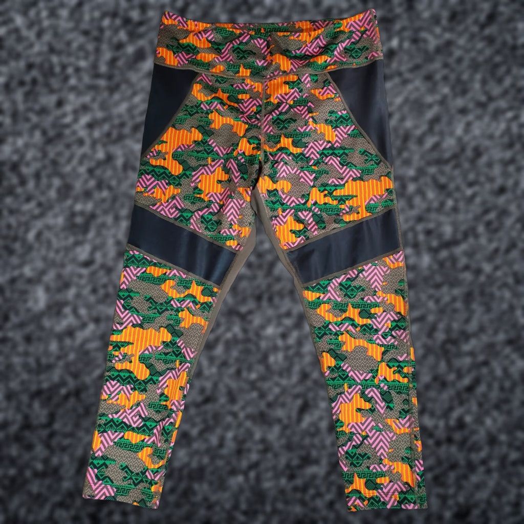 Vintage **Zumba Signature Work Out Leggings Women's Size 2XL Geometric Design** User: Zumba Signature Work Out Leggings Women's Size 2XL Geometric Design Size 40" / US 18 - 1 Thumbnail