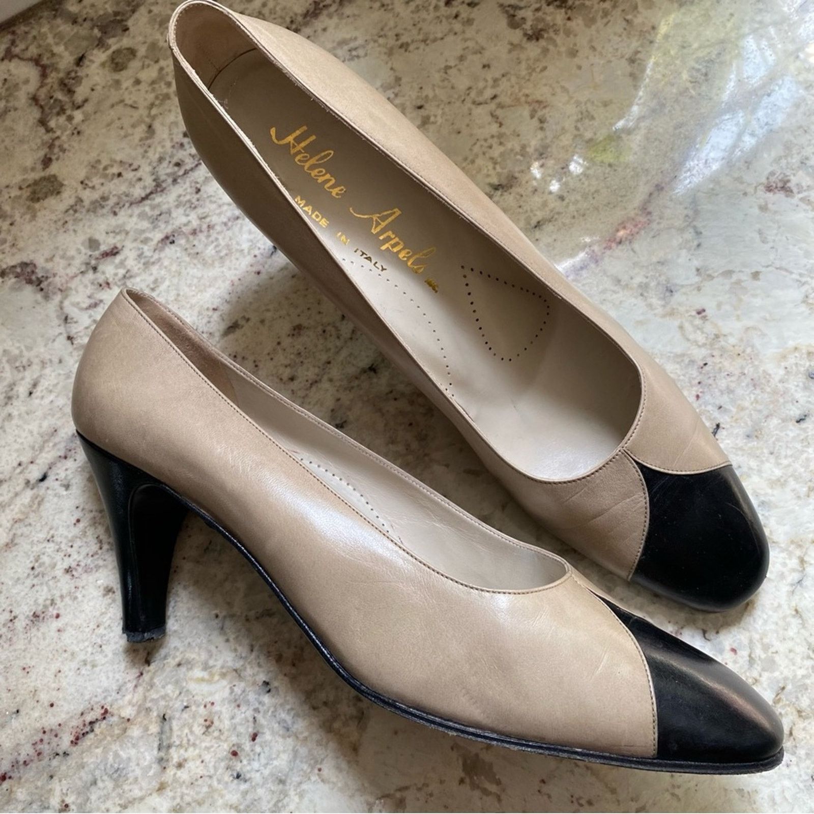 Van Cleef & Arpels Helene Arpels Ivory Leather Spectator Pumps Italy 9.5 AA Size US 9.5 / IT 39.5 - 2 Thumbnail