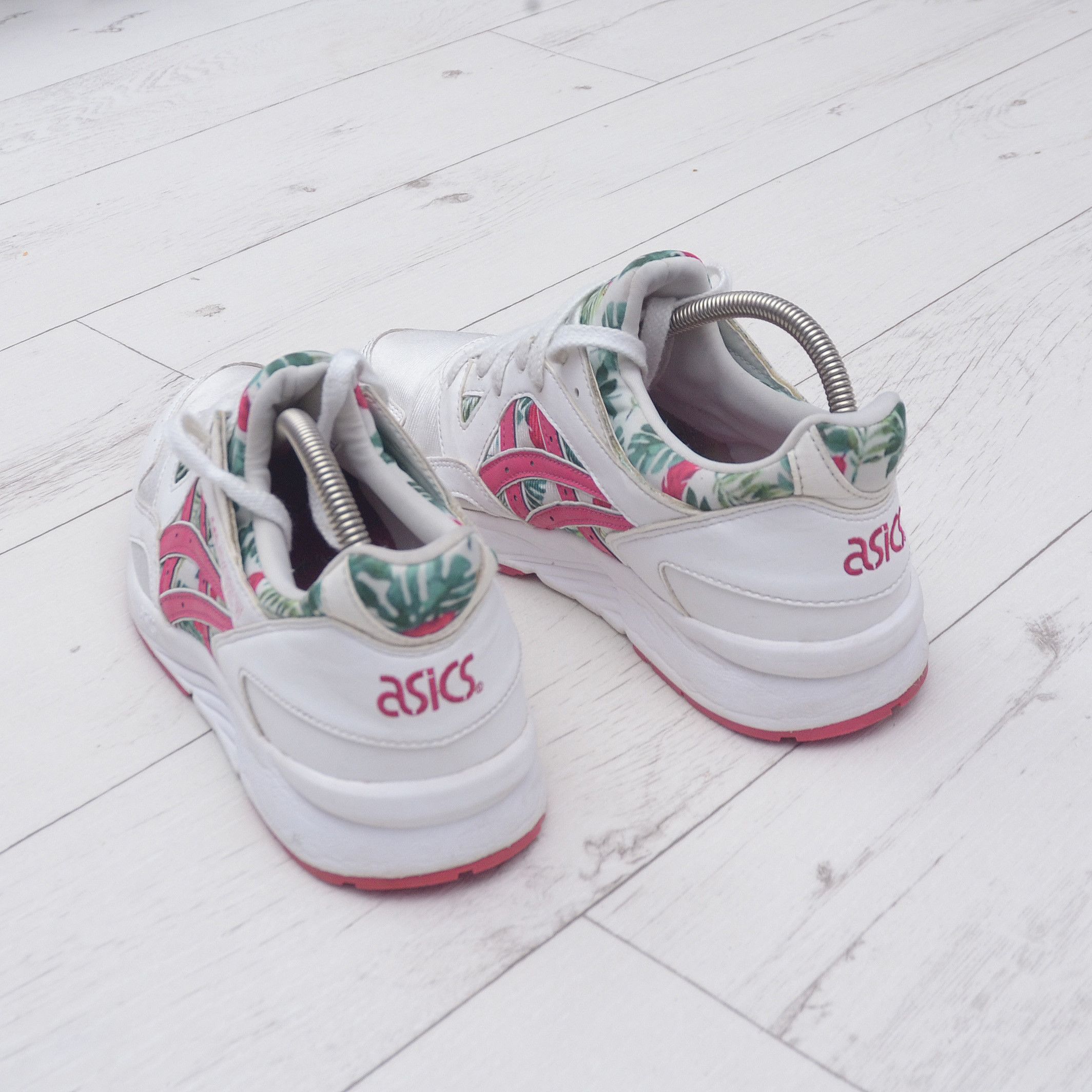 Asics Asics Gel Lyte 5 Women's Sneakers White Flowers Print sz 38 Size US 5.5 / IT 35.5 - 5 Thumbnail