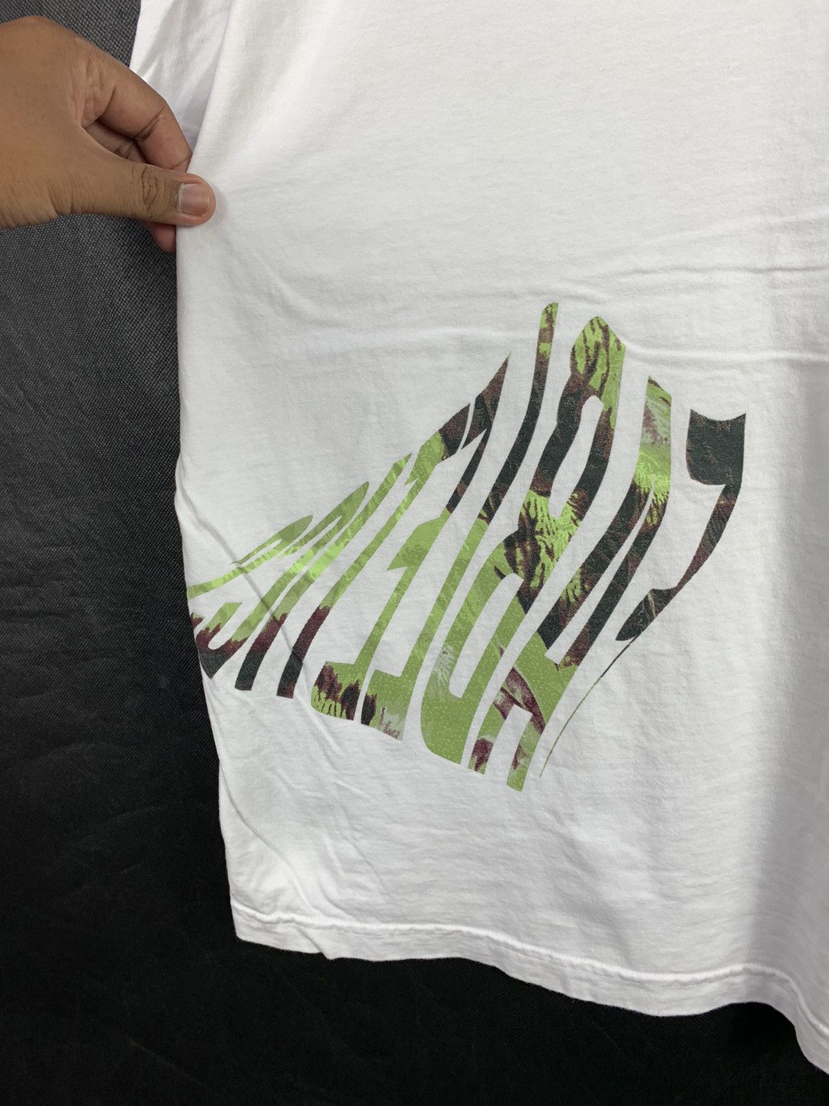 Fabletics Steals! Fabletics Script Tee All Over Print Streetwear Size US XL / EU 56 / 4 - 5 Thumbnail