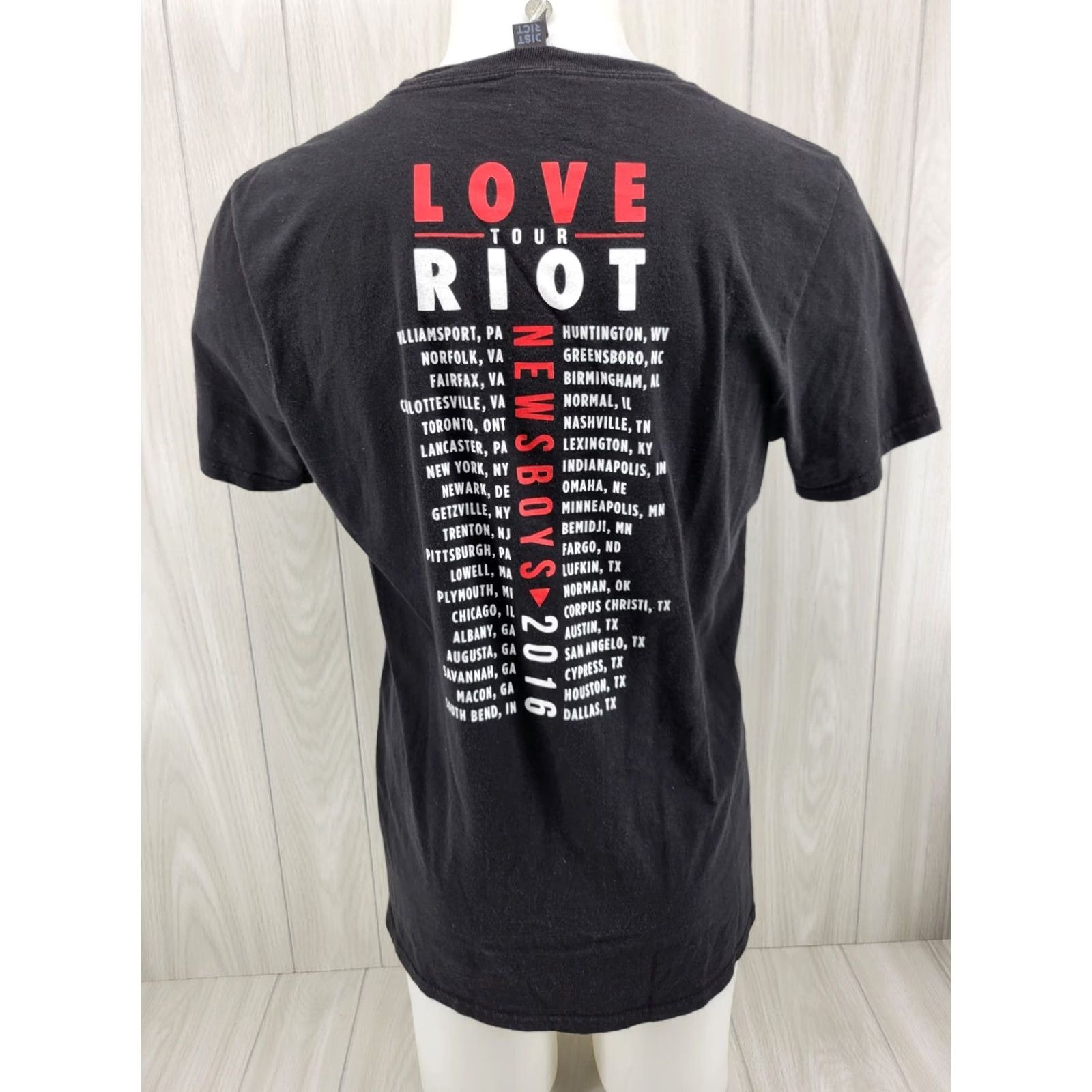 Vintage Newsboys Love Riot Tour 2016 T Shirt M Mens Black Size US M / EU 48-50 / 2 - 6 Thumbnail