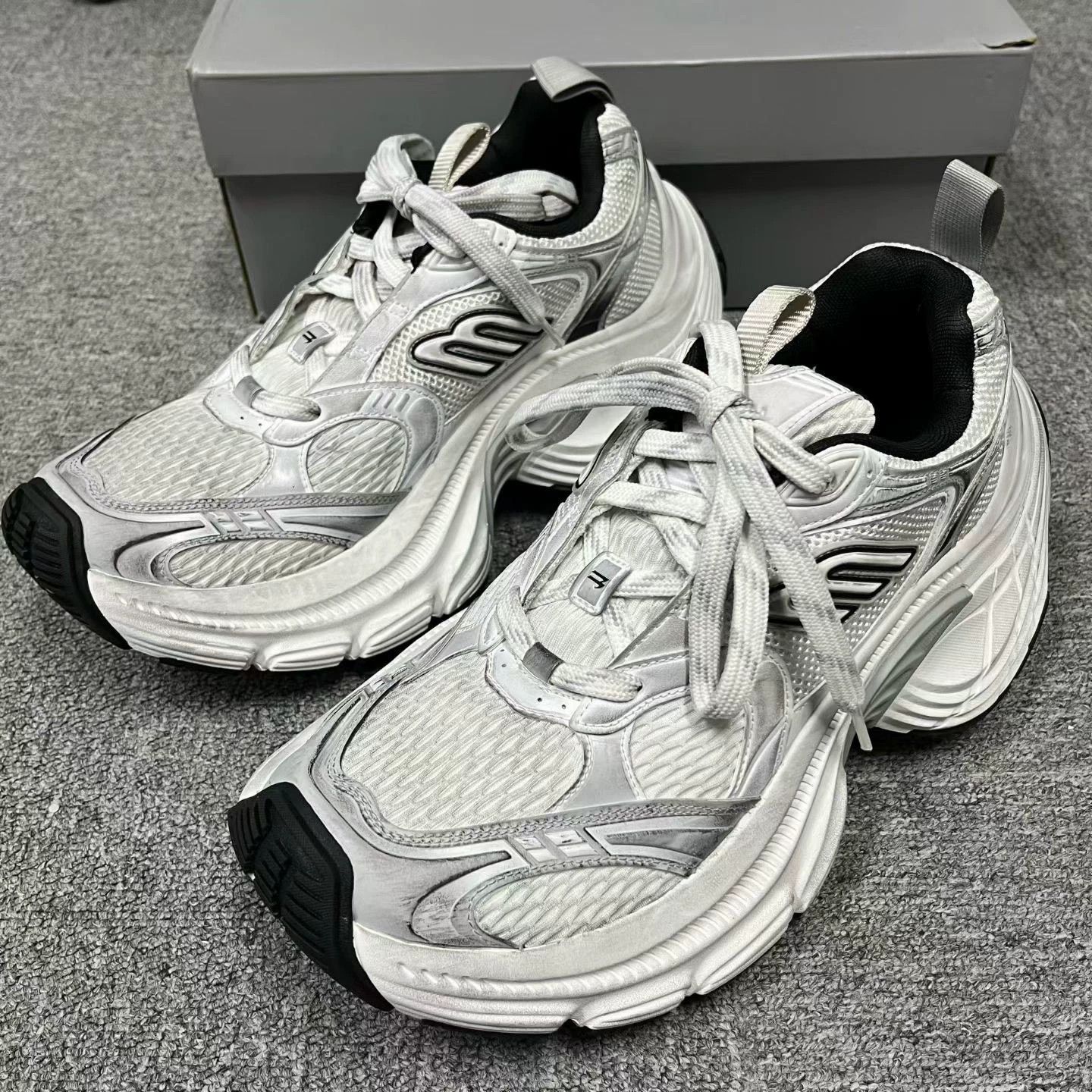 Balenciaga balenciaga gray chunky low-top sneakers Size US 10 / EU 43 - 1 Thumbnail