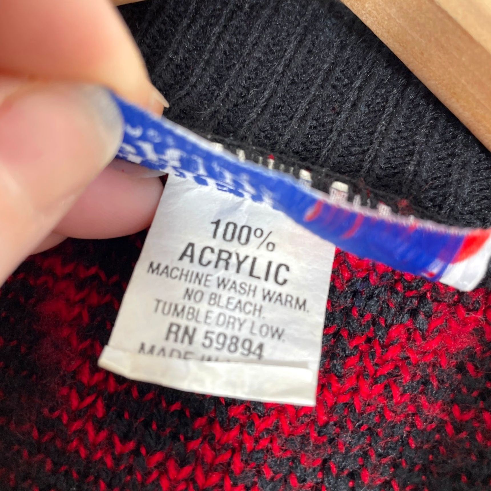 Vintage VINTAGE American Pride Sweater Mens L Red Diamond Geometric Knit 90s USA Crew Neck Pullover Oversized Knit Pattern Argyle Casual Mens Size US L / EU 52-54 / 3 - 4 Thumbnail