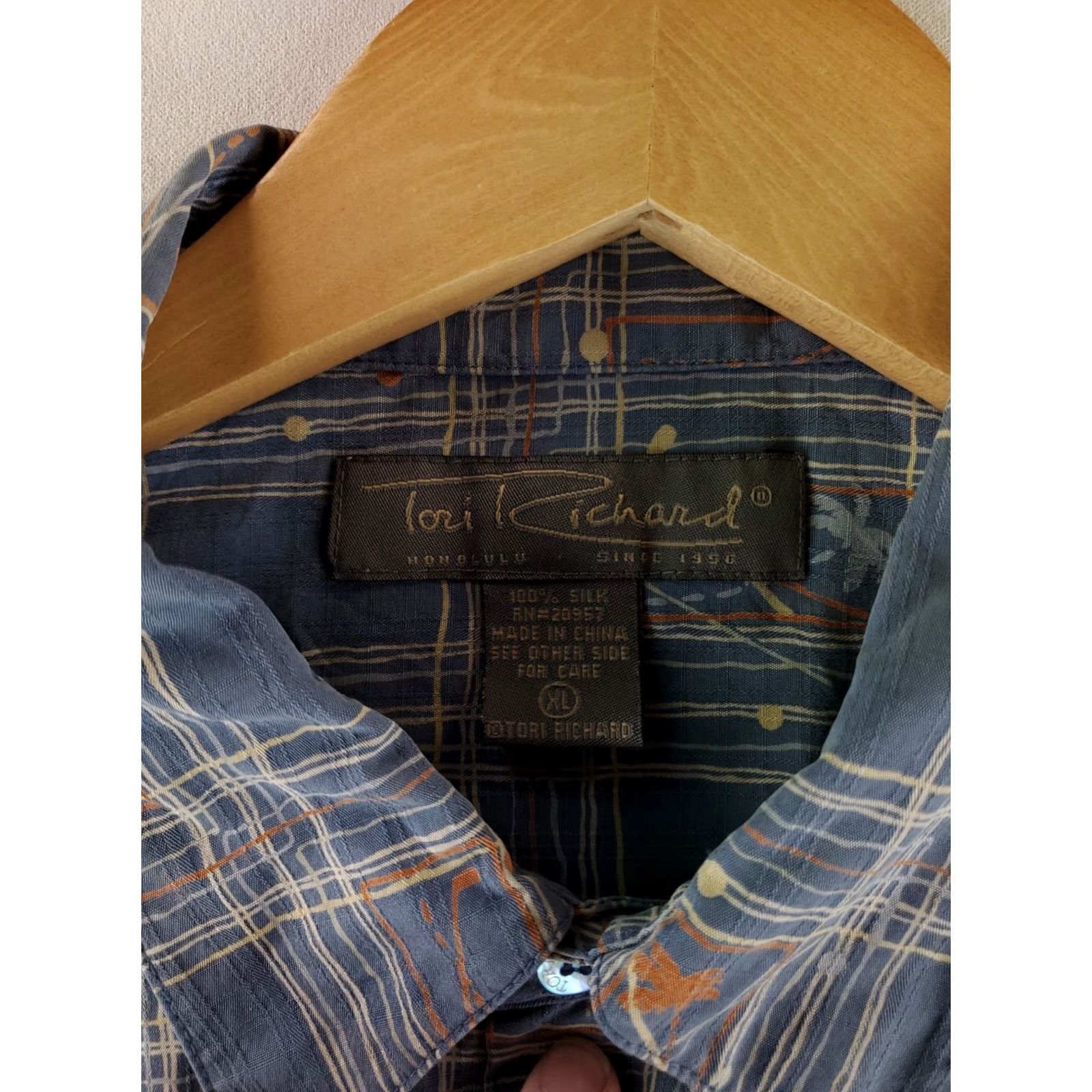 Tori Richard Tori Richard Shirt XL Mens Blue 100% Silk Button Up Short Sleeve Golf Palm Trees Button Up Shirt Blue Mens XL Size US XL / EU 56 / 4 - 3 Thumbnail