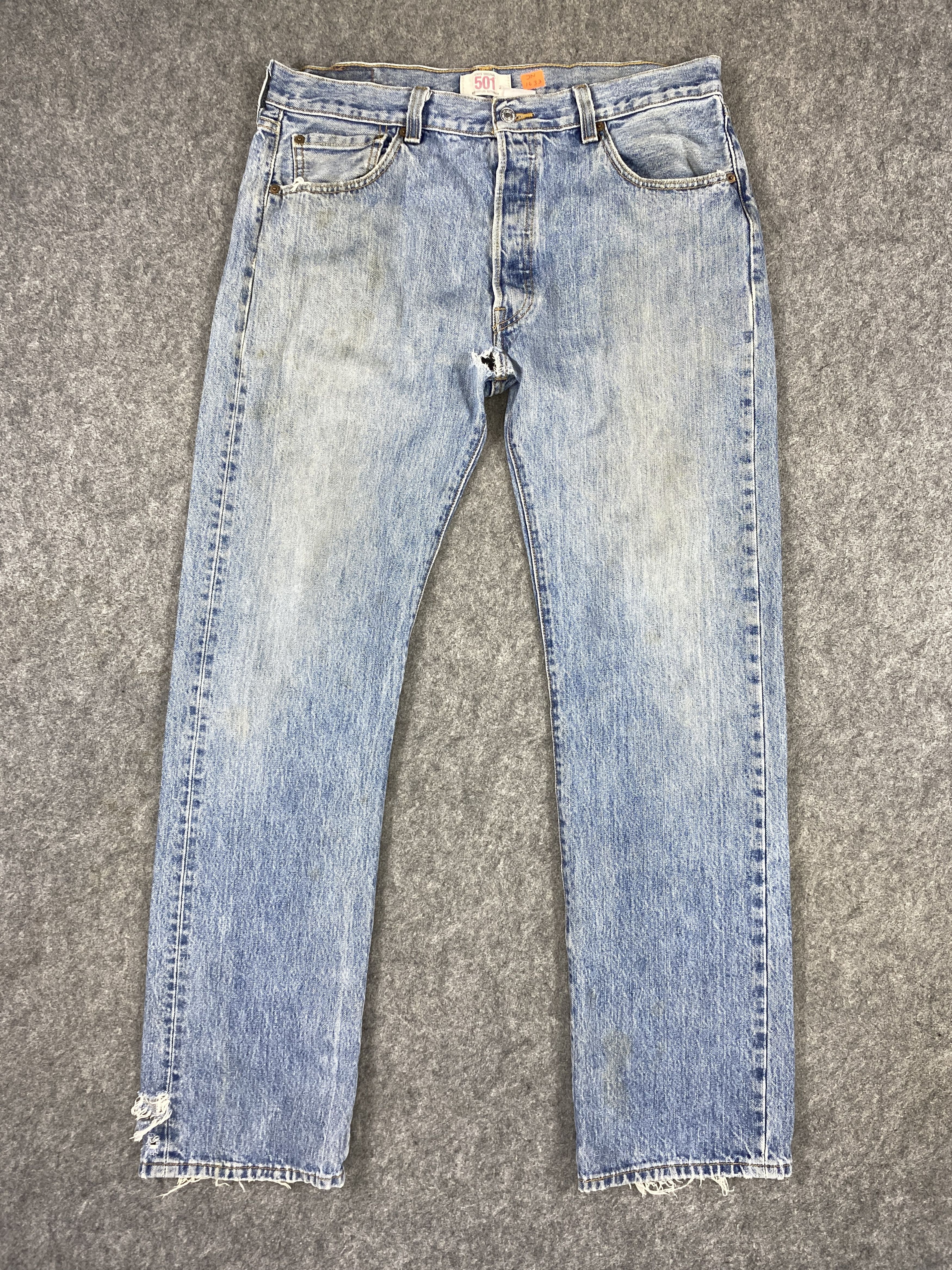 Levi's Blue Wash Vintage Levi's 501 Jeans 35x33.5 Denim -JN1633 Size US 35 - 1 Thumbnail