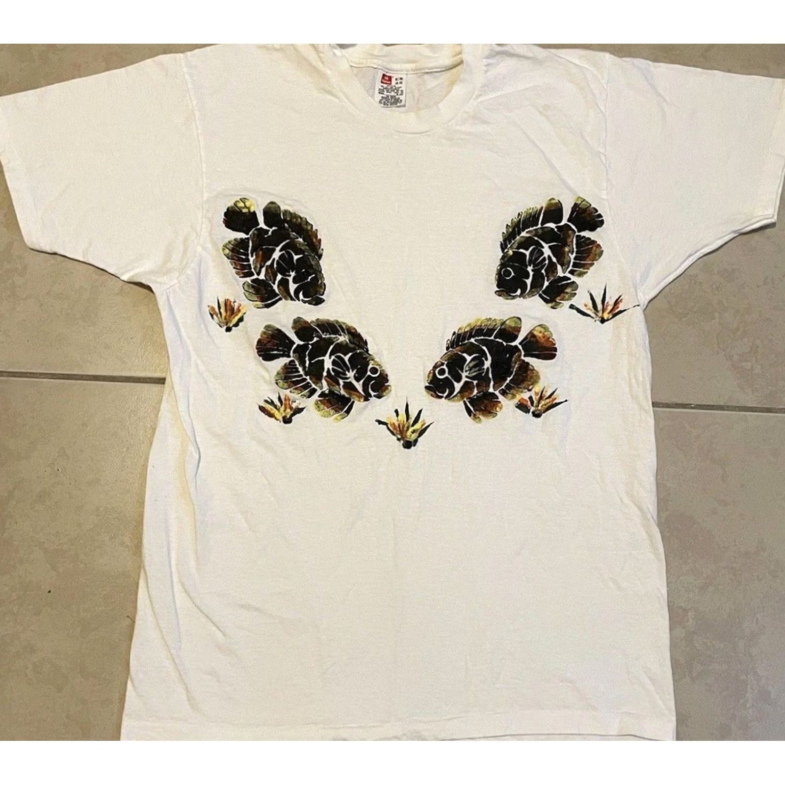 Vintage VINTAGE Abstract Fish Faded Shirt M White 80s 90s Beach Surf Hawaii Nature Grunge OP Single Stitch T-Shirt Mens Adjustable Measurements Size US M / EU 48-50 / 2 - 2 Thumbnail