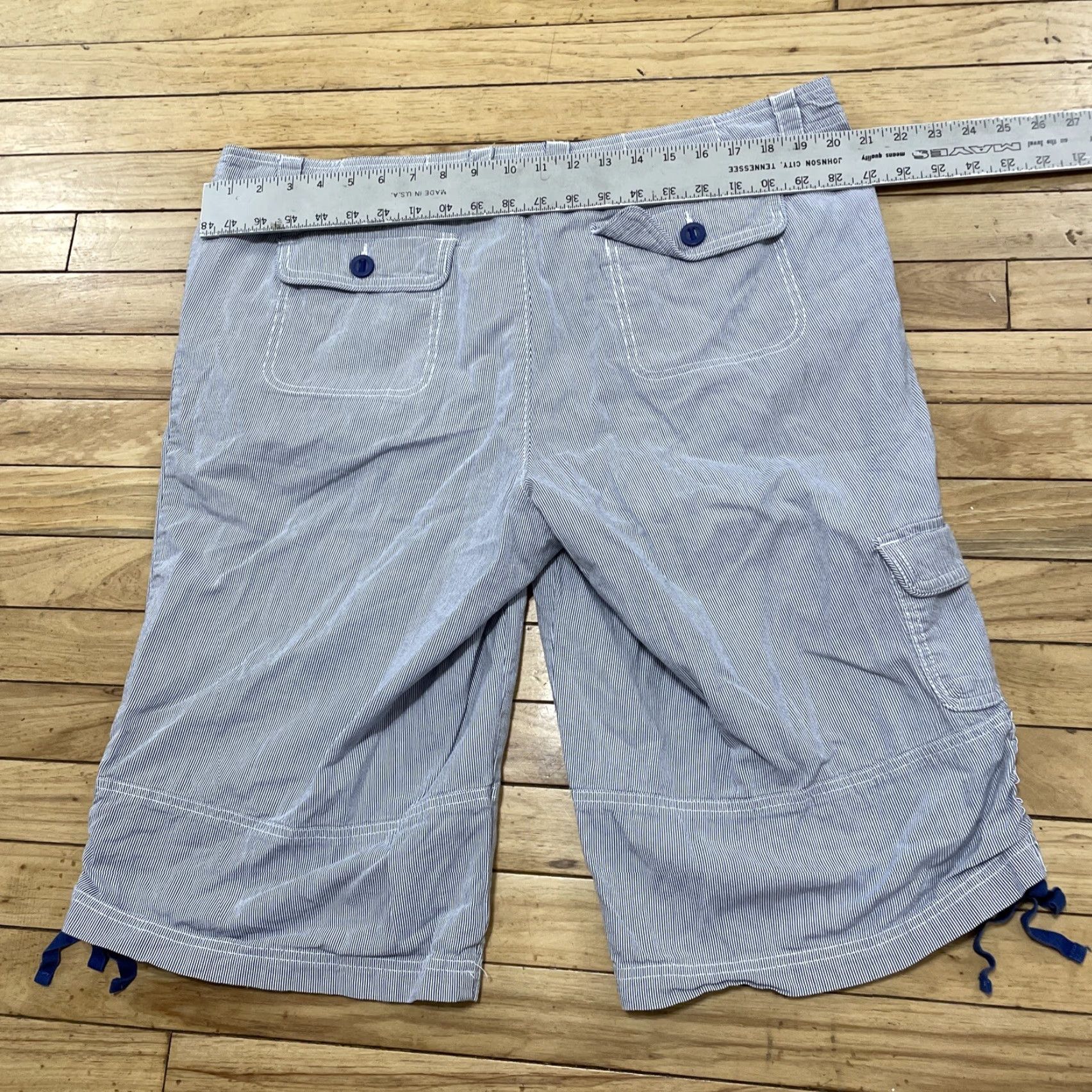 Eddie Bauer VINTAGE Eddie Bauer Bermuda Shorts Women 18 40x15 Blue White Yacht Old Money Striped Bermuda Shorts Womens 18 Blue White Preppy Old Money Size 40" / US 18 - 6 Thumbnail