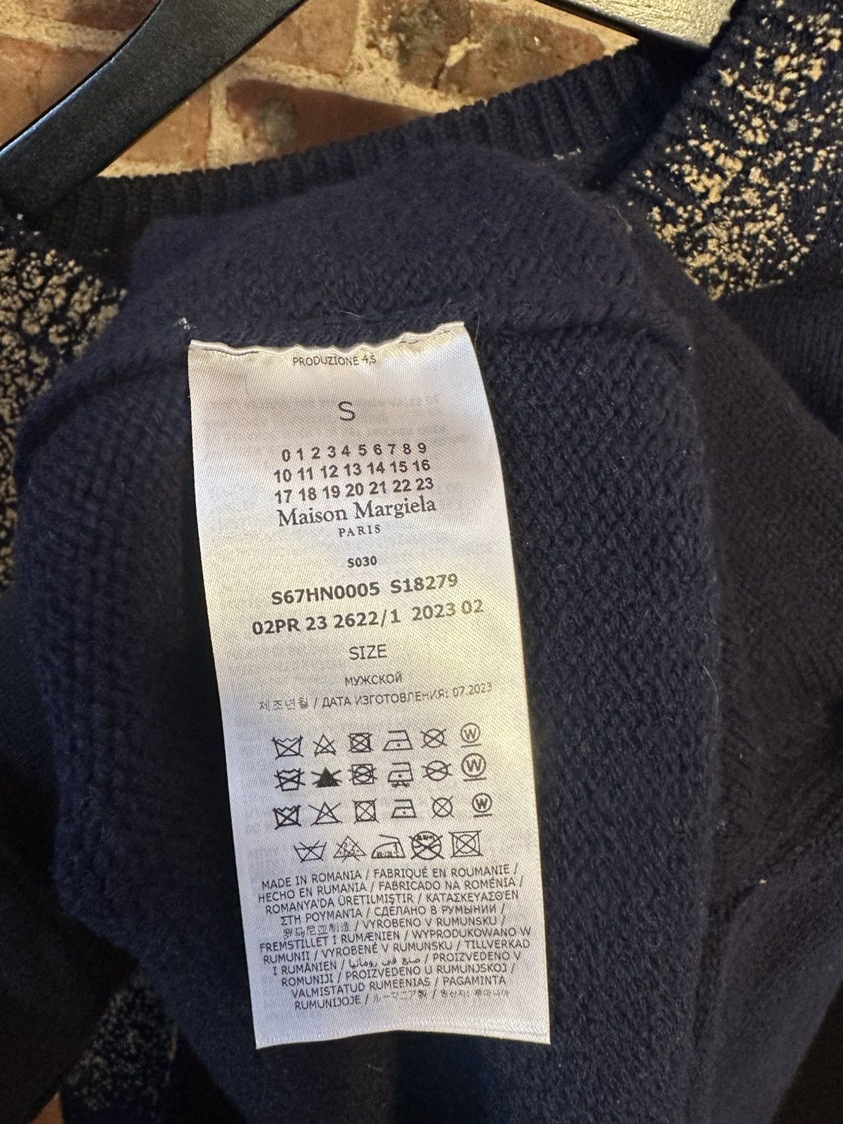 Maison Margiela SS/24 Sandstorm V-Neck Flocked Sweater Size US S / EU 44-46 / 1 - 14 Thumbnail