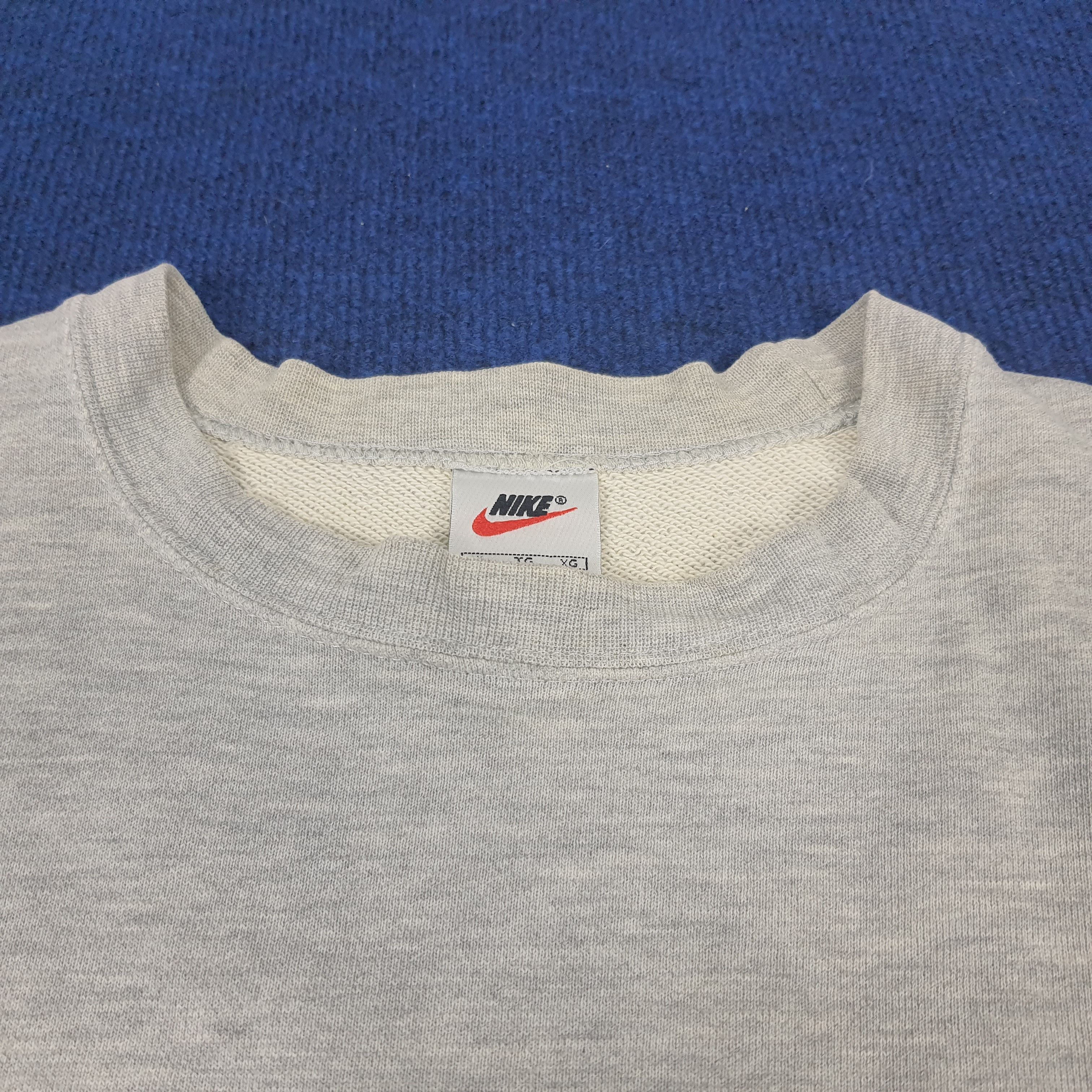 Nike Vintage Nike Swoosh Embroidery Logo Sweatshirts C130N17 Size US XL / EU 56 / 4 - 6 Thumbnail